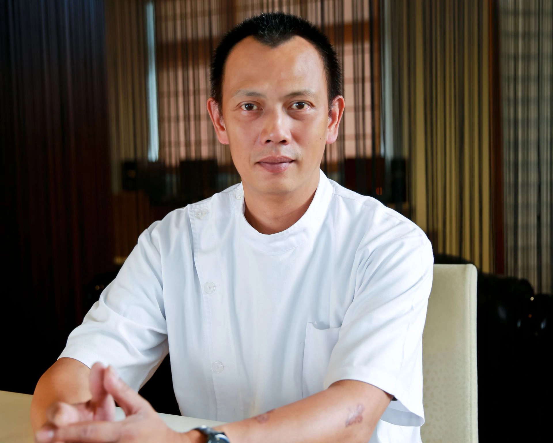 花蓮慈院急診部主任陳坤詮指出，嚴重氯中毒可能造成化學性肺炎、肺水腫、呼息衰竭等症狀，為避免發生憾事，民眾居家清潔時應特別注意使用。