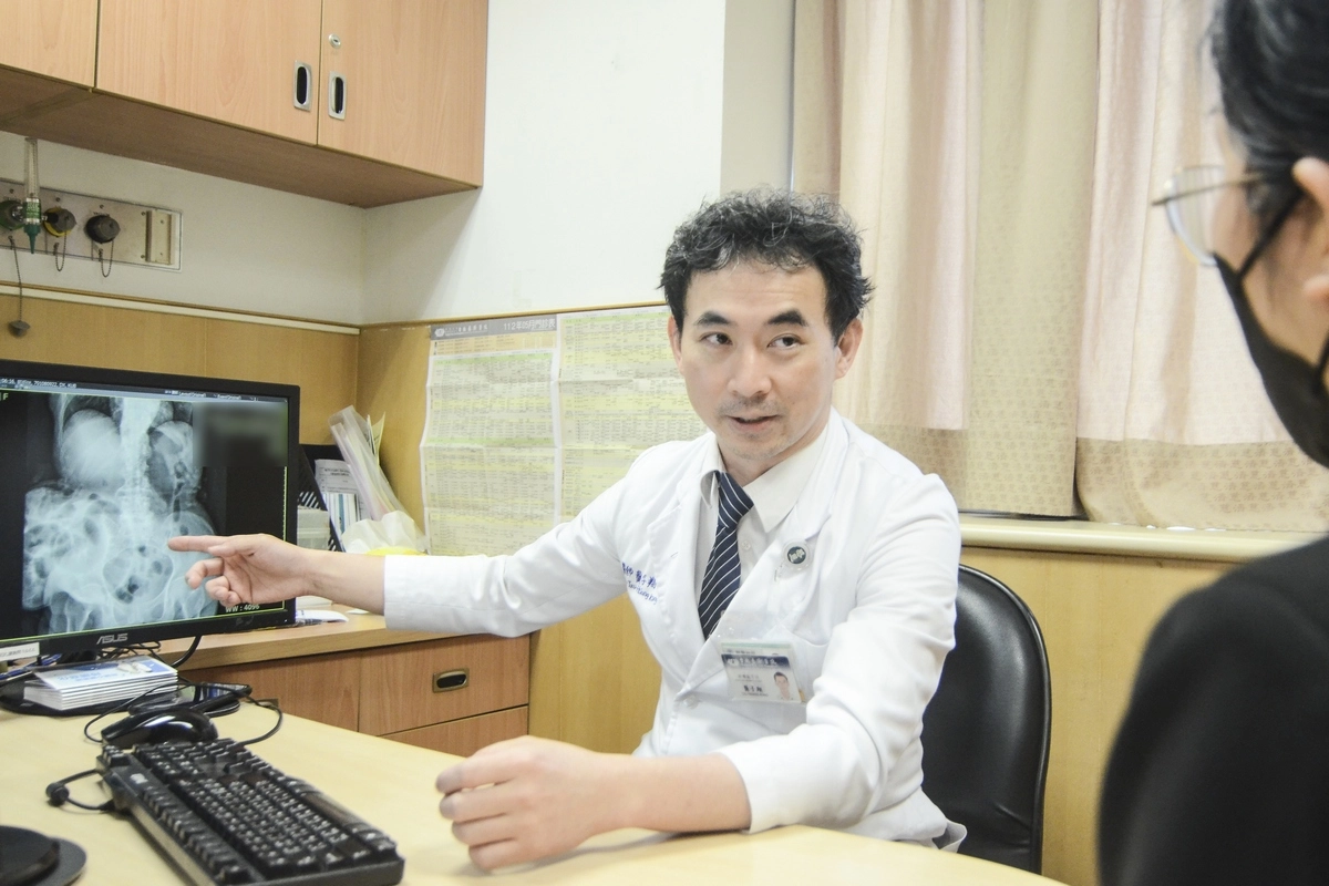 龔子翔醫師看診示意照。