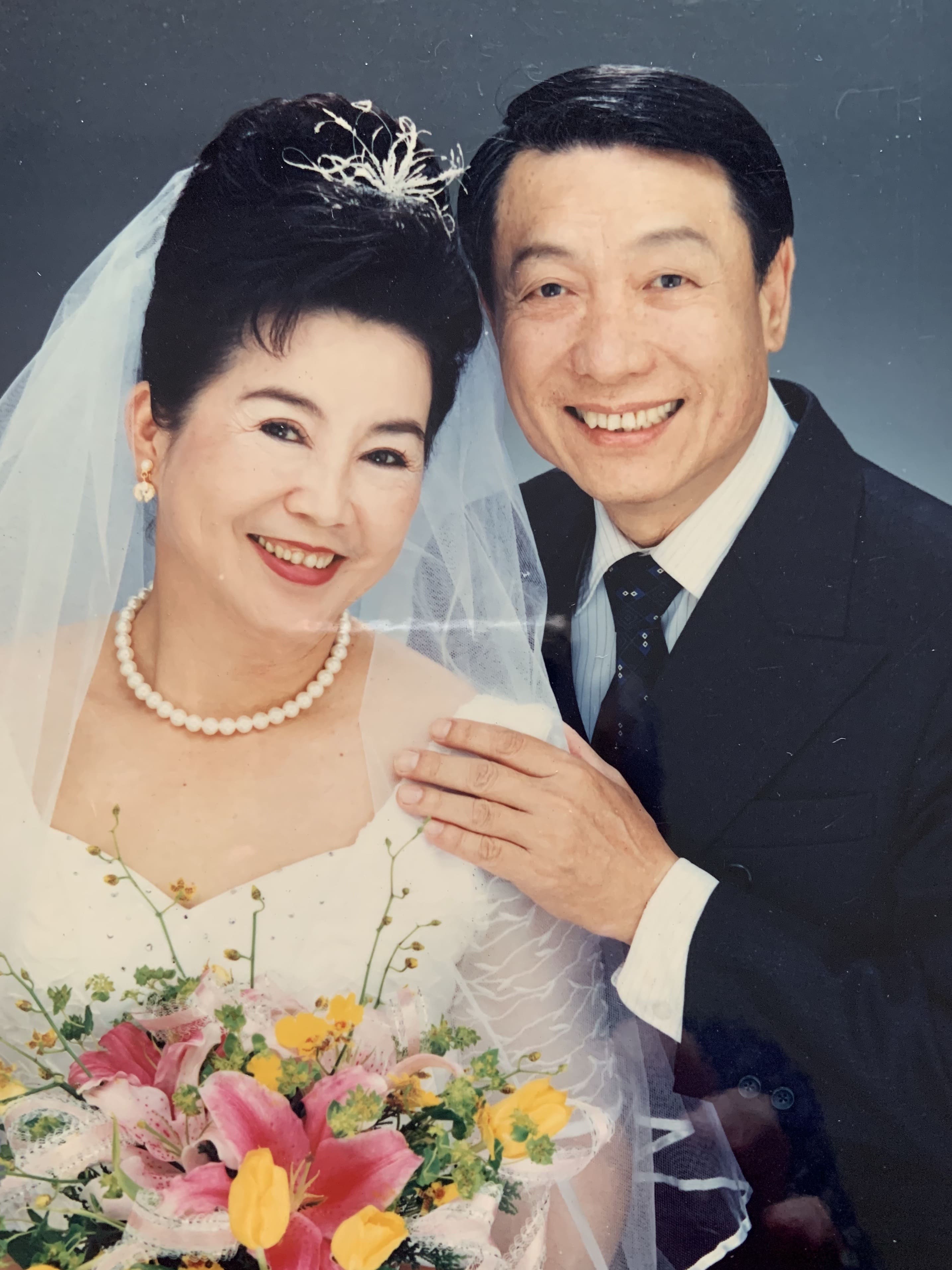 王滿嬌與林義雄在「戲棚下」劇中婚紗照（圖林義雄提供）