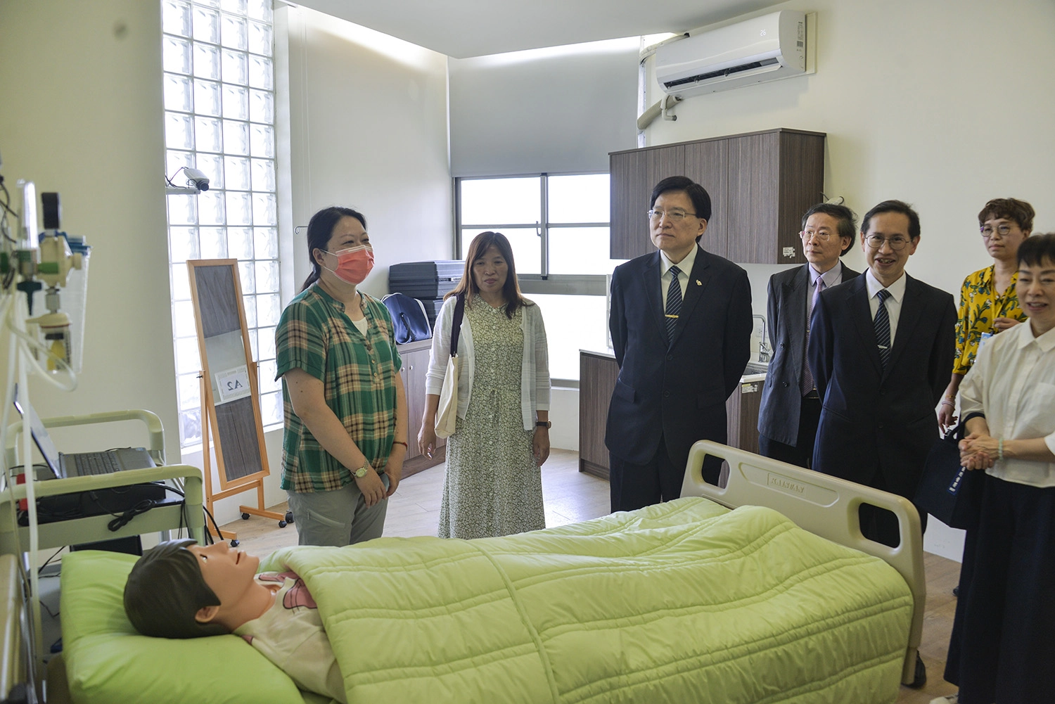 台北慈濟醫院參訪仁德醫專OSCE教室，見證該校對人才培育的投入。