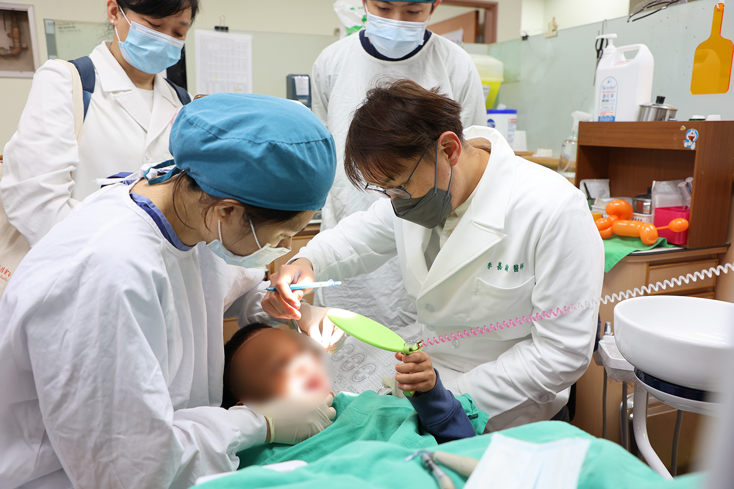 為守護兒童口腔健康，花蓮慈院針對秀林鄉佳民村弱勢家庭的孩子，舉辦兒童牙科義診。
