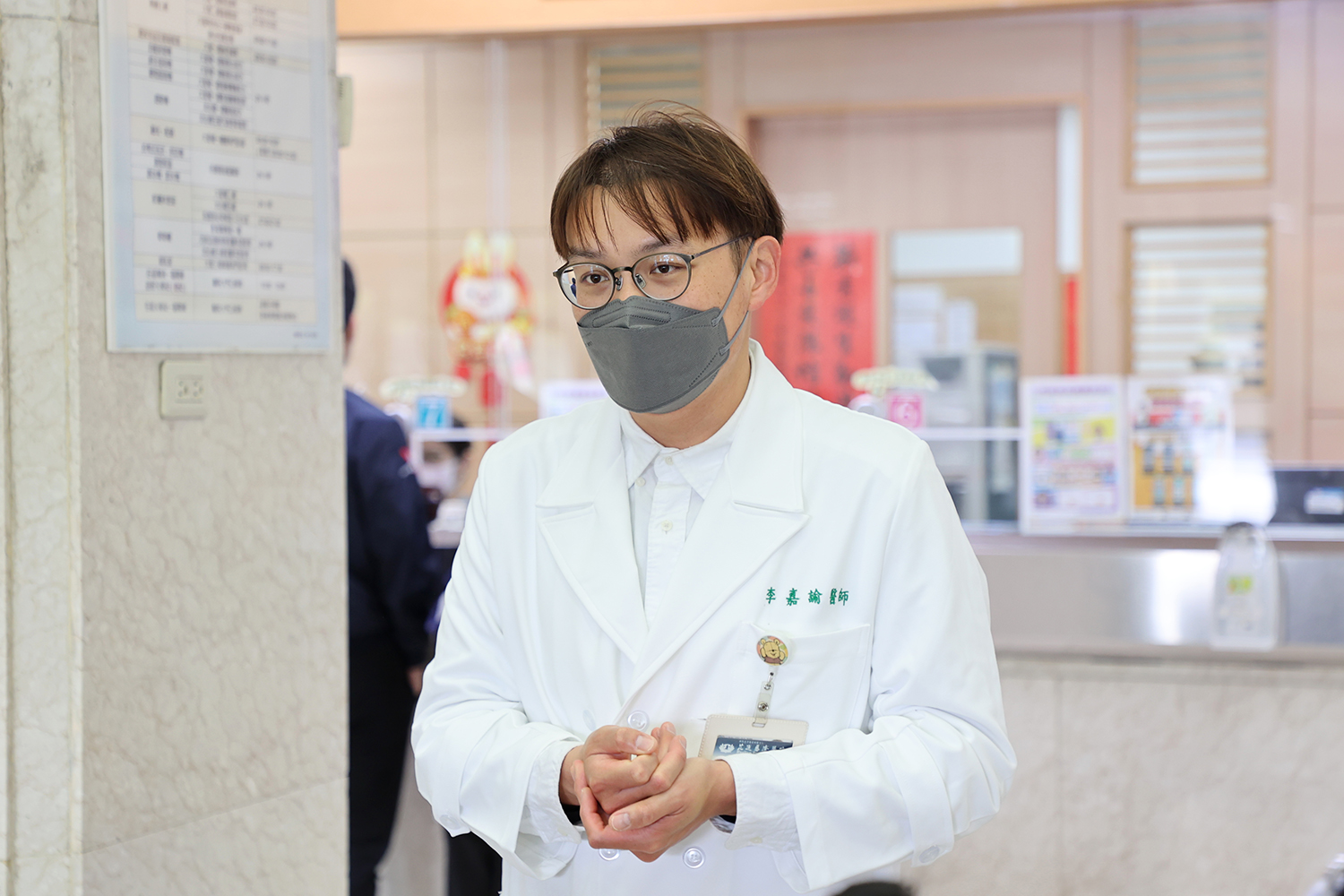 花蓮慈院牙科部李嘉諭醫師表示，口腔牽涉到營養攝取，因此和全身的健康都息息相關，希望透過此次的義診活動和衛教宣導，讓家長更關注小朋友的飲食和刷牙習慣。