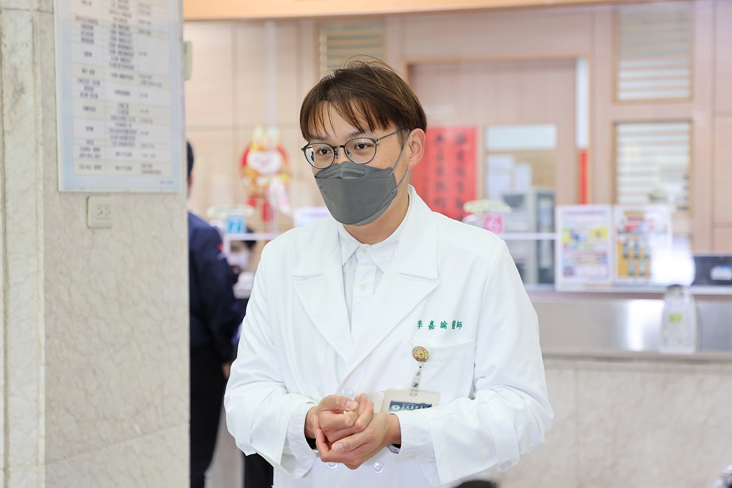花蓮慈院牙科部李嘉諭醫師表示，口腔牽涉到營養攝取，因此和全身的健康都息息相關，希望透過此次的義診活動和衛教宣導，讓家長更關注小朋友的飲食和刷牙習慣。