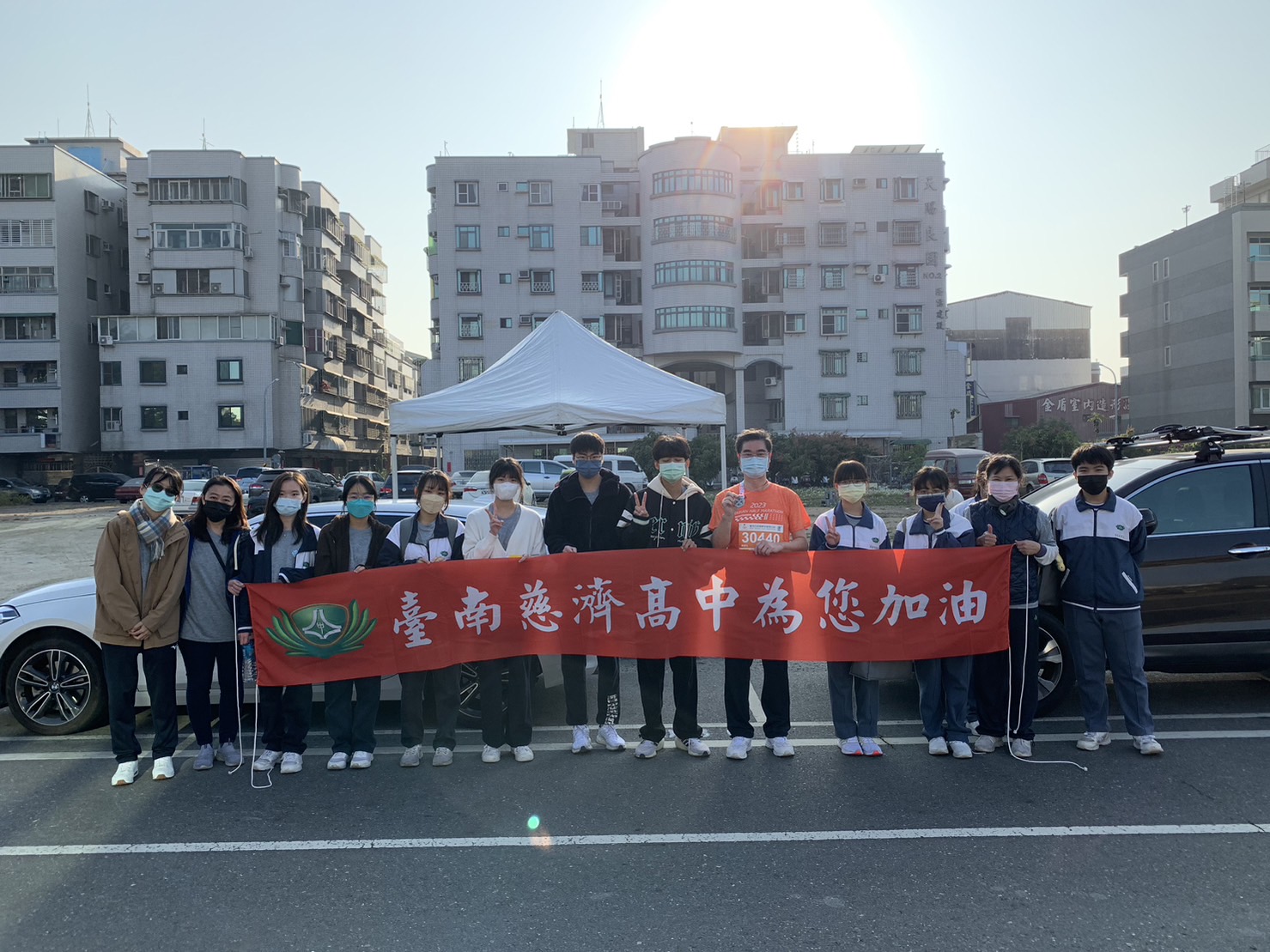 2023臺南古都國際半程馬拉松由校長帶領學校親師生組團參與，於今日清晨熱血充滿活力。