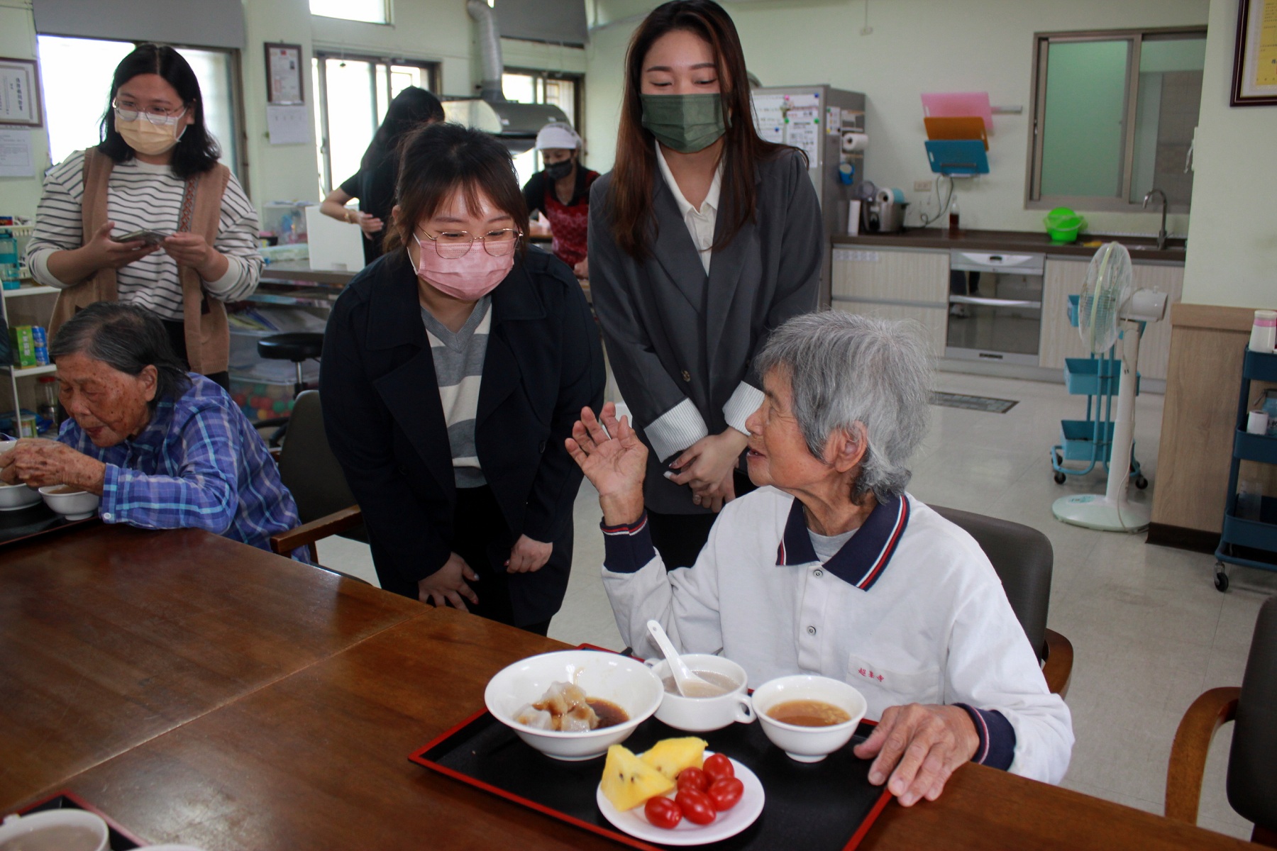 食在好美味,日照中心搖身變歡樂廚房