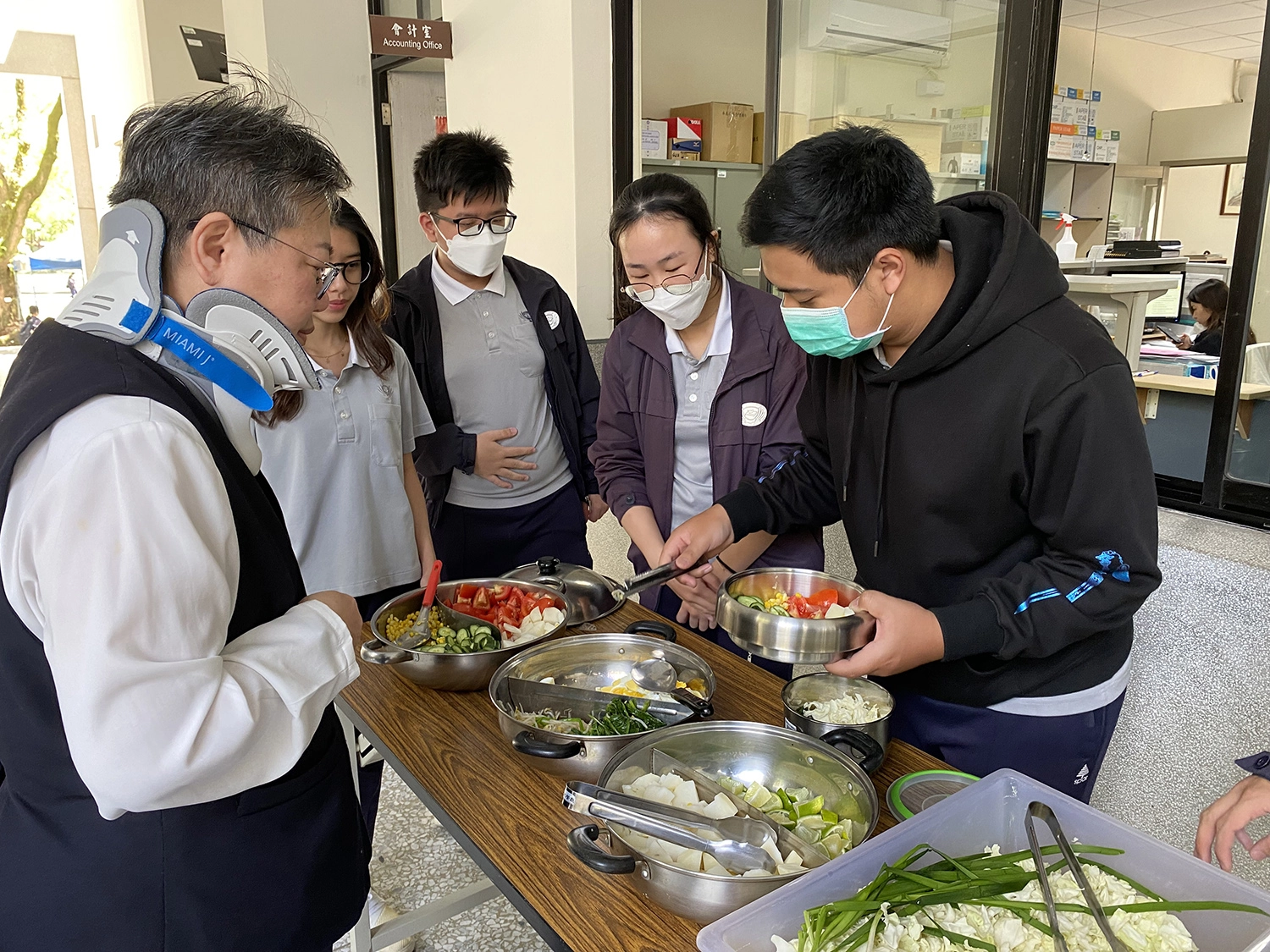 師生熱烈踴躍響應國際素食募心募愛活動。