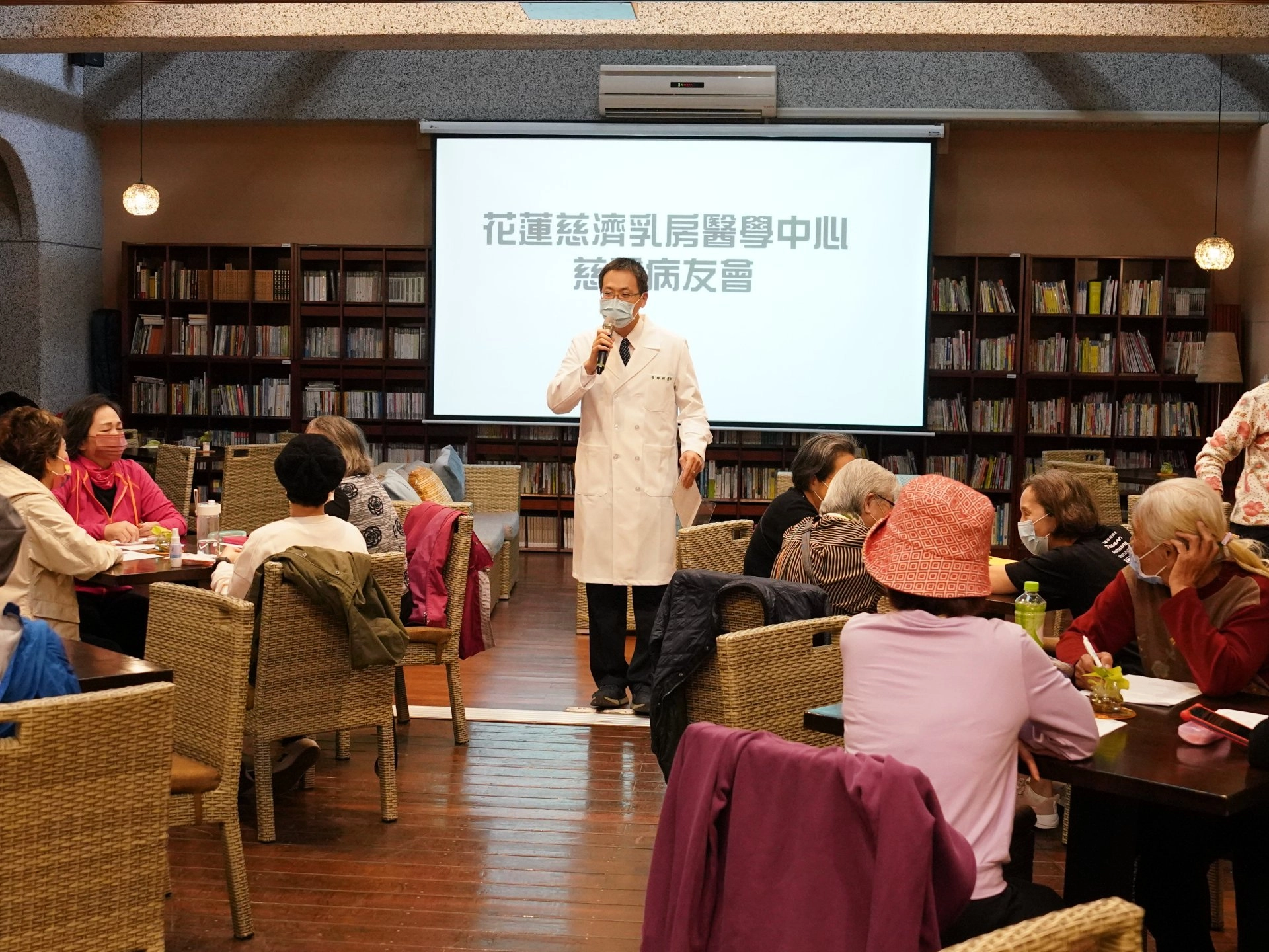 張群明主任指出，乳醫中心除提供最好、最方便的一站式乳房醫學檢驗服務外，中西醫合療團隊更讓病友在花蓮即可獲得高品質的治療與照護。