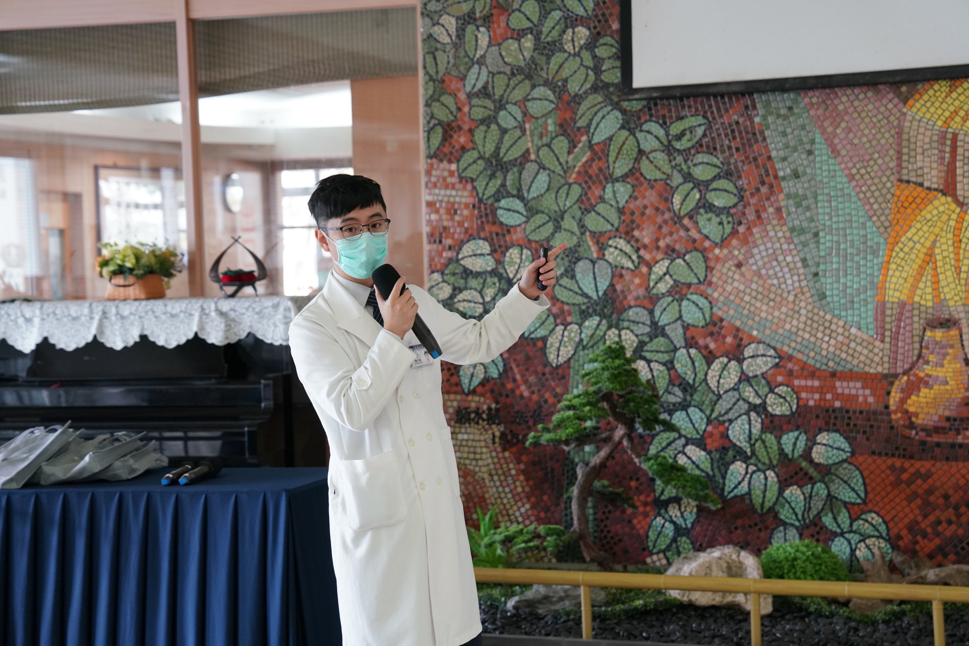 鄧子聰醫師指出，預防腎臟病最好的方法就是「四不一沒有」，不抽菸，不憋尿並適當喝水，不用偏方、草藥、來路不明的藥丸，不用非醫師處方的止痛藥、抗生素或減肥藥。