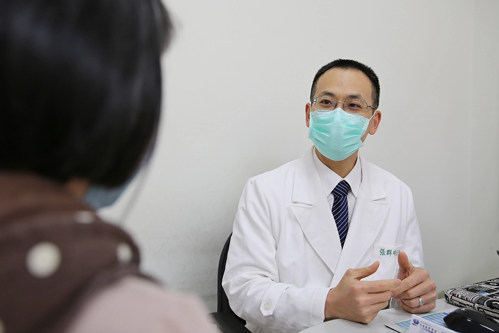 花蓮慈濟醫院乳房醫學中心分享乳癌病友最關心的手術方式「乳癌手術選擇：乳房全切除或部分切除？」讓病友了解目前的手術種類。
