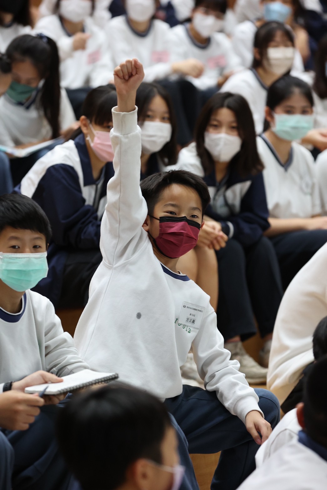 學生們把握機會積極投入活動。(盧孟筳 攝)