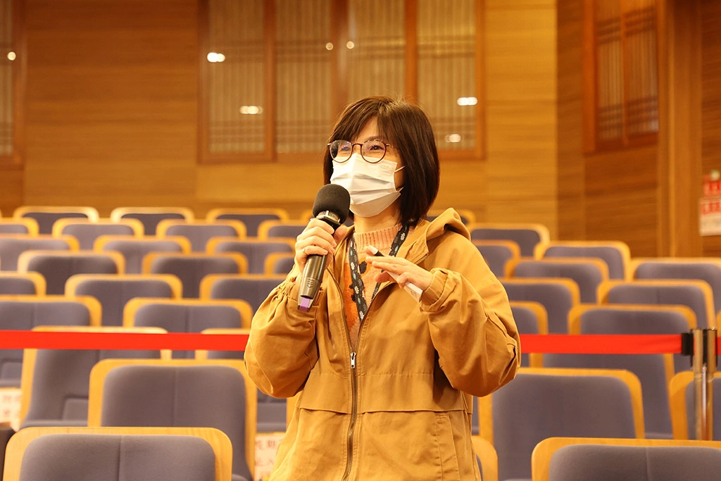 講座後問答時間，家長詢問孩子的骨齡和生長曲線問題。