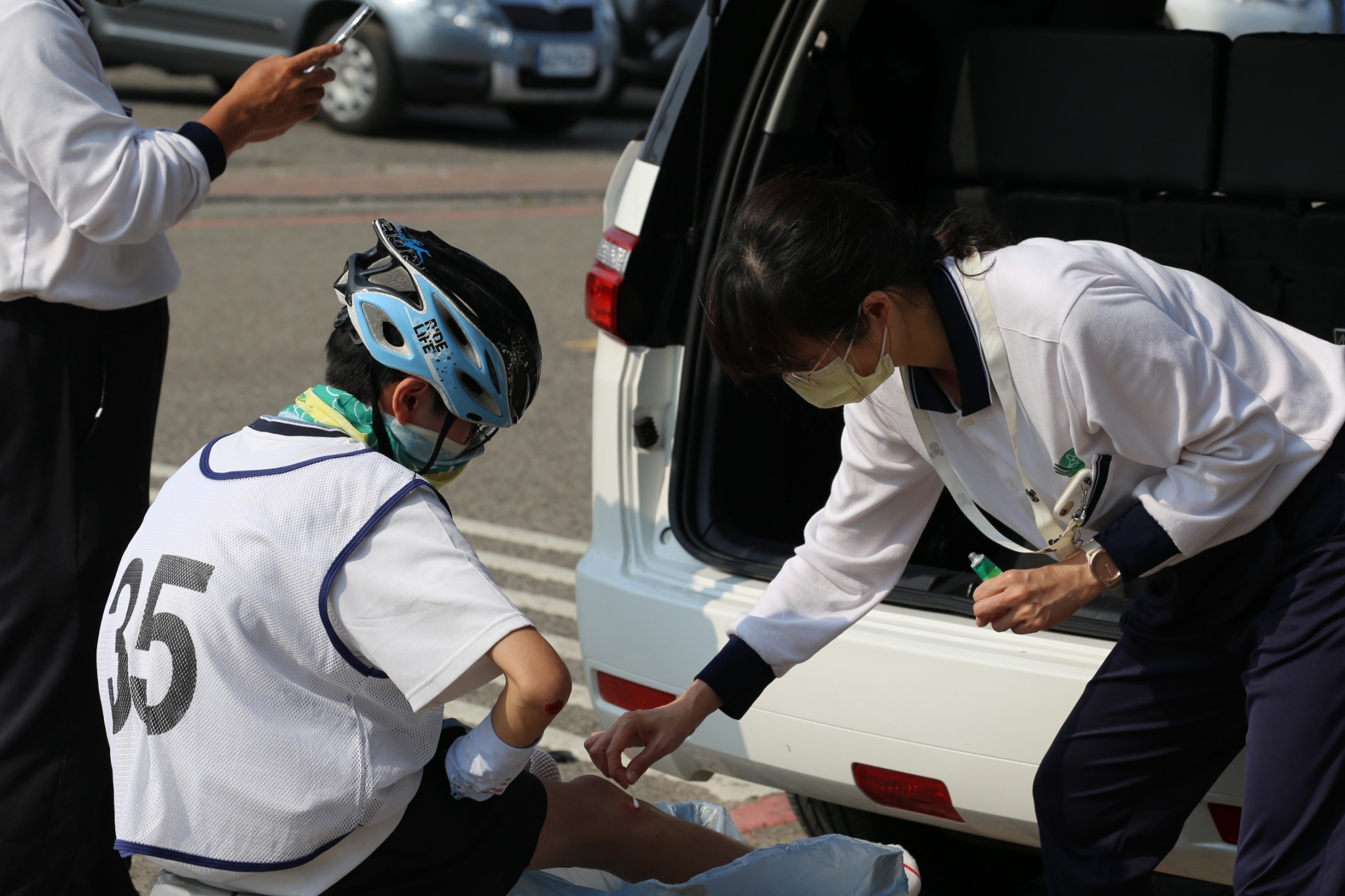 活動中出動三輛醫護車，對意外隨機應變。