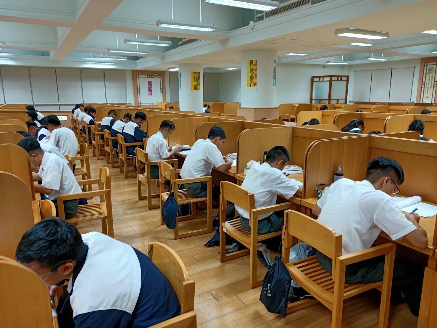 臺南慈中以校風優良，提供完善的自習空間環境，累積學生紮實的學科實力。