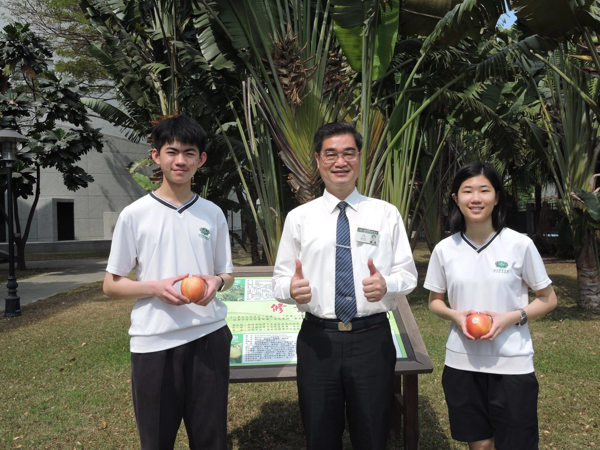 康瑞庭及鄭寯廷同學分別通過國立成功大學醫學系和中國醫藥大學牙醫學系第一階段。