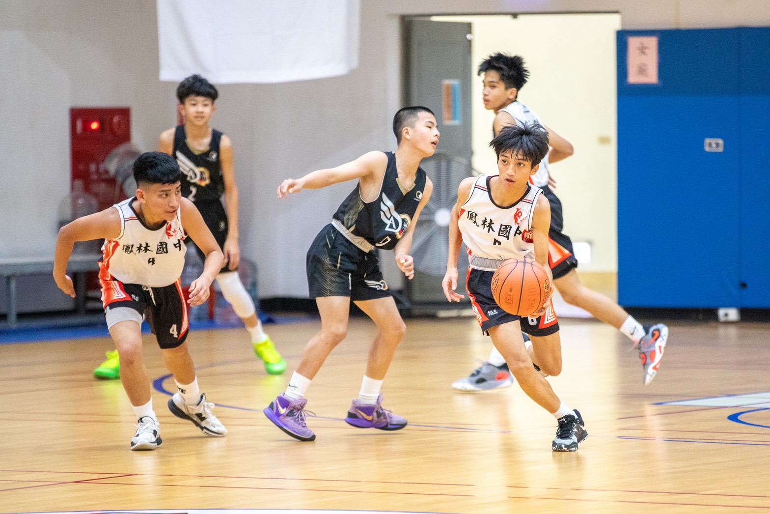 鳳林國中籃球隊雖然僅為學校社團性質，非體育班的球隊資源也比起都市學校少，但他們的表現絲毫不遜於正規籃球校隊，且在每場比賽中，都展現了不願放棄任何一顆球的機會。