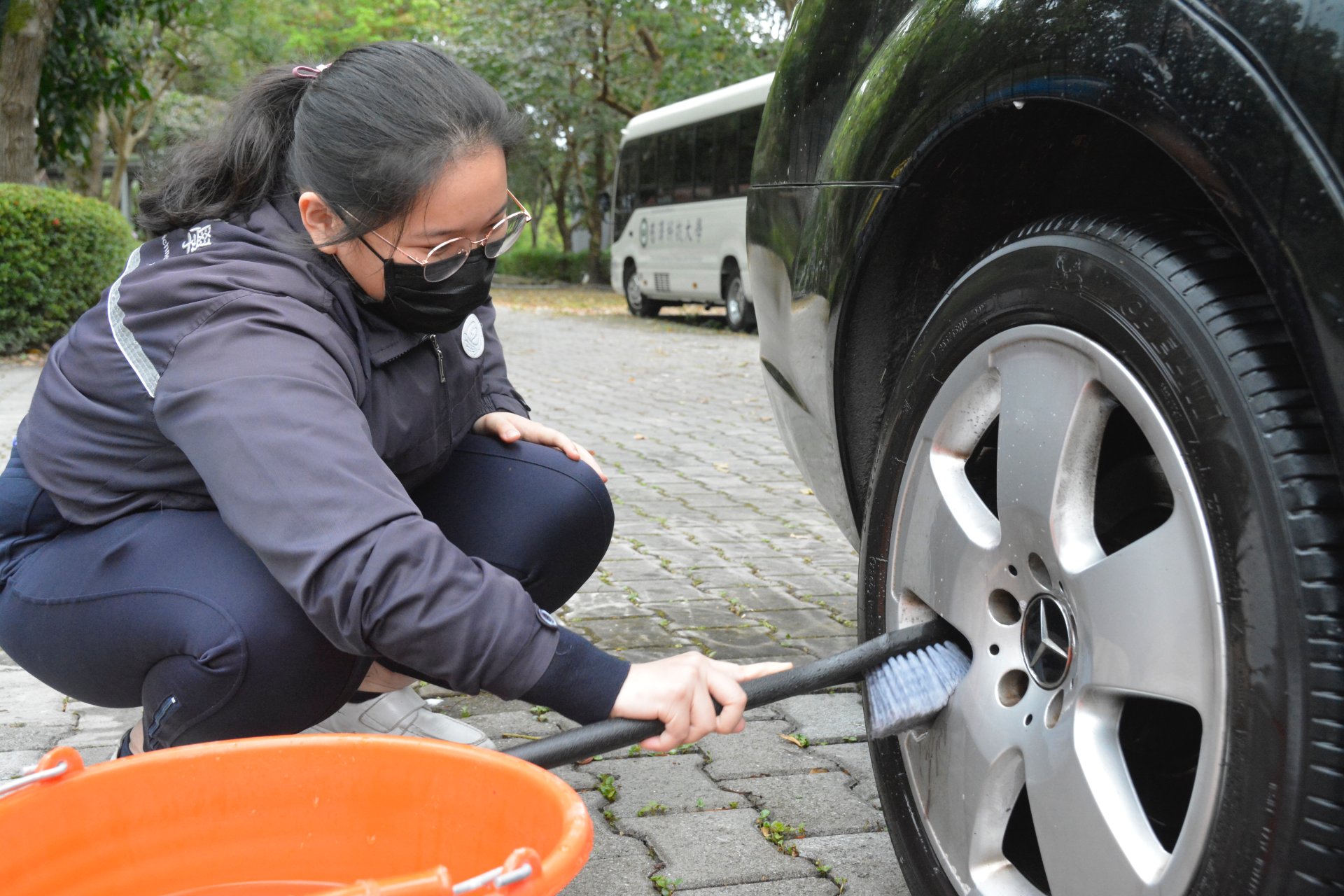 郭佳文主動發起為土敘強震災民募款的洗車服務。