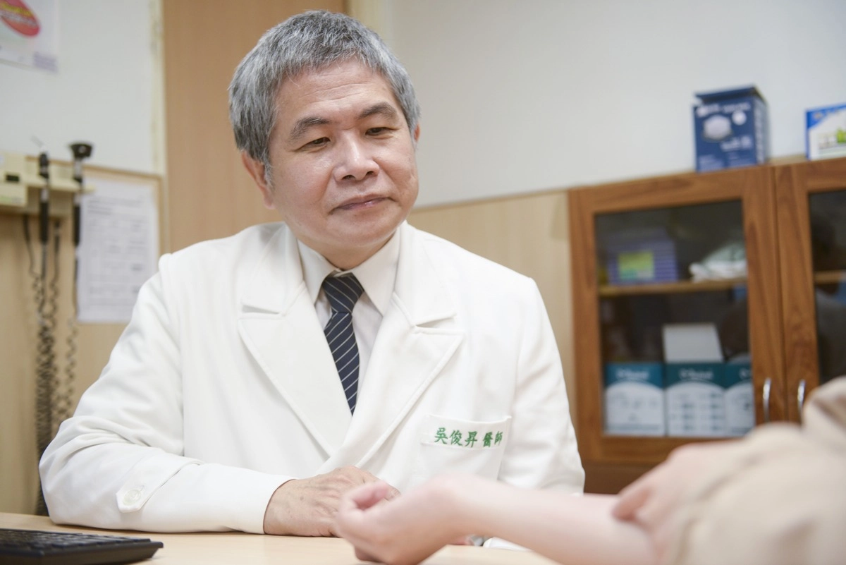 吳俊昇醫師看診示意照。