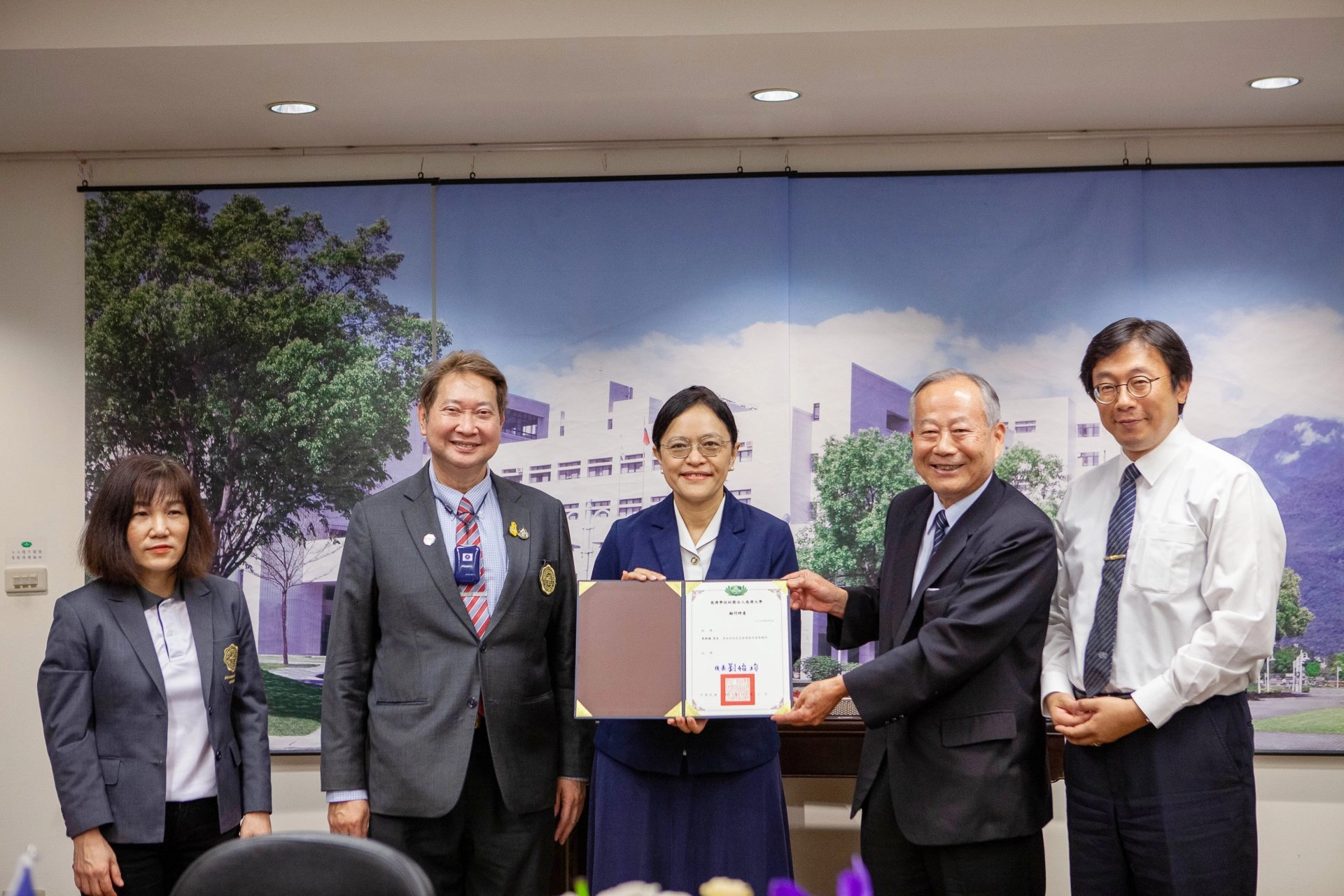 劉怡均校長特別感恩慈濟基金會吳添福師兄，一直以來協助慈濟大學和泰國的交流。