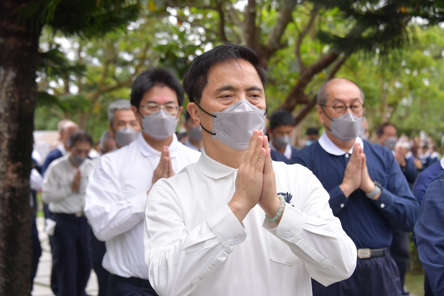 林欣榮院長表示，藉著朝山將自己的心沉澱下來，去除無明雜念，虔誠祈福，一求　證嚴上人法輪常轉，二求花蓮慈院醫療團隊在照護病人與家屬時，能堅守崗位守護生命，守護健康，守護愛。