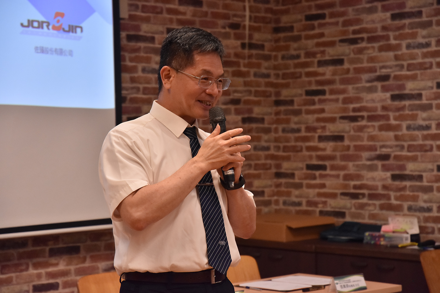 慈濟科技大學校長羅文瑞表示，業界新科技，讓學生具備產業界所需專長。
