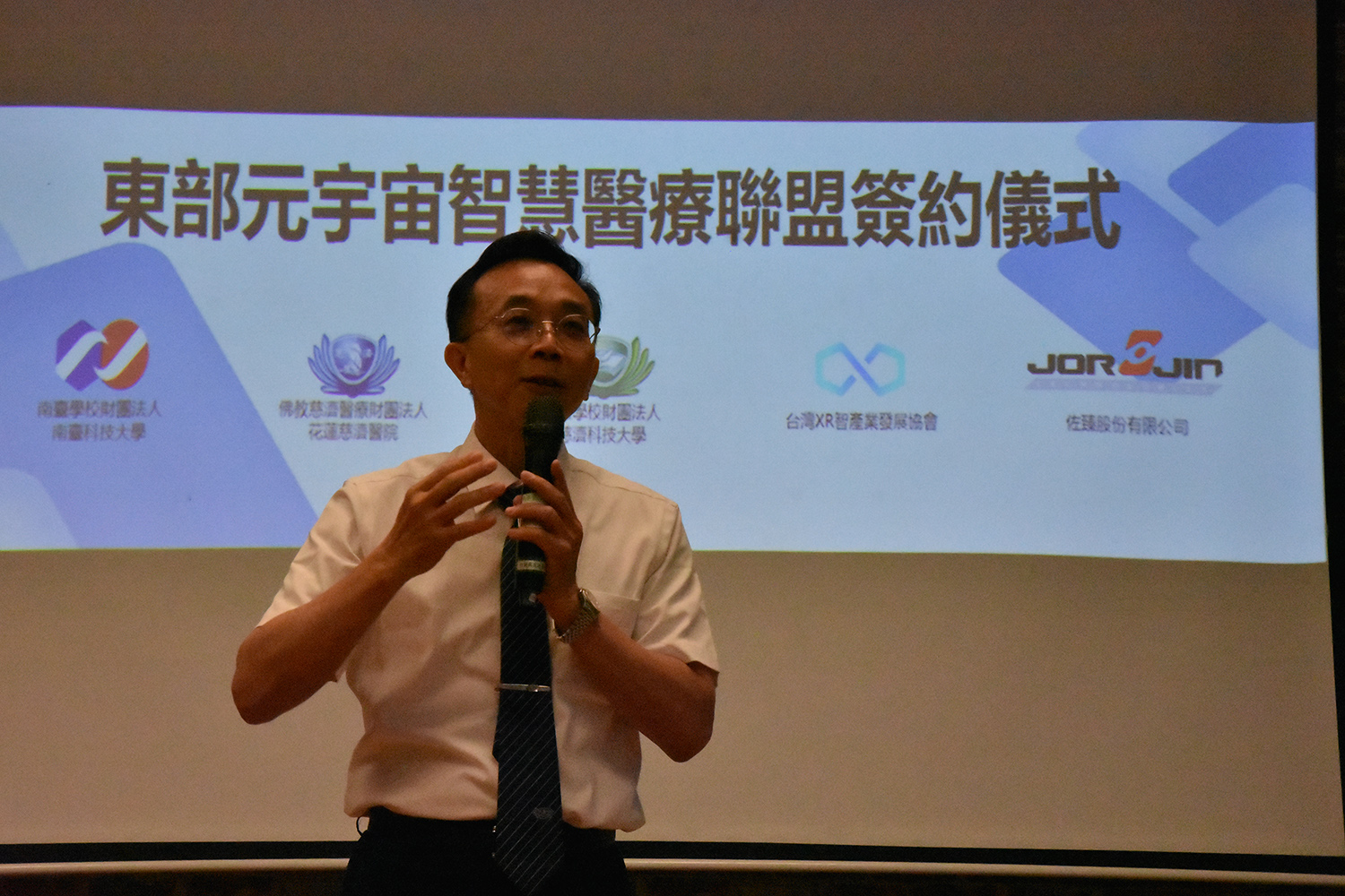 慈濟教育志業執行長辦公室主任簡東源表示，樂見三方合作的未來發展。