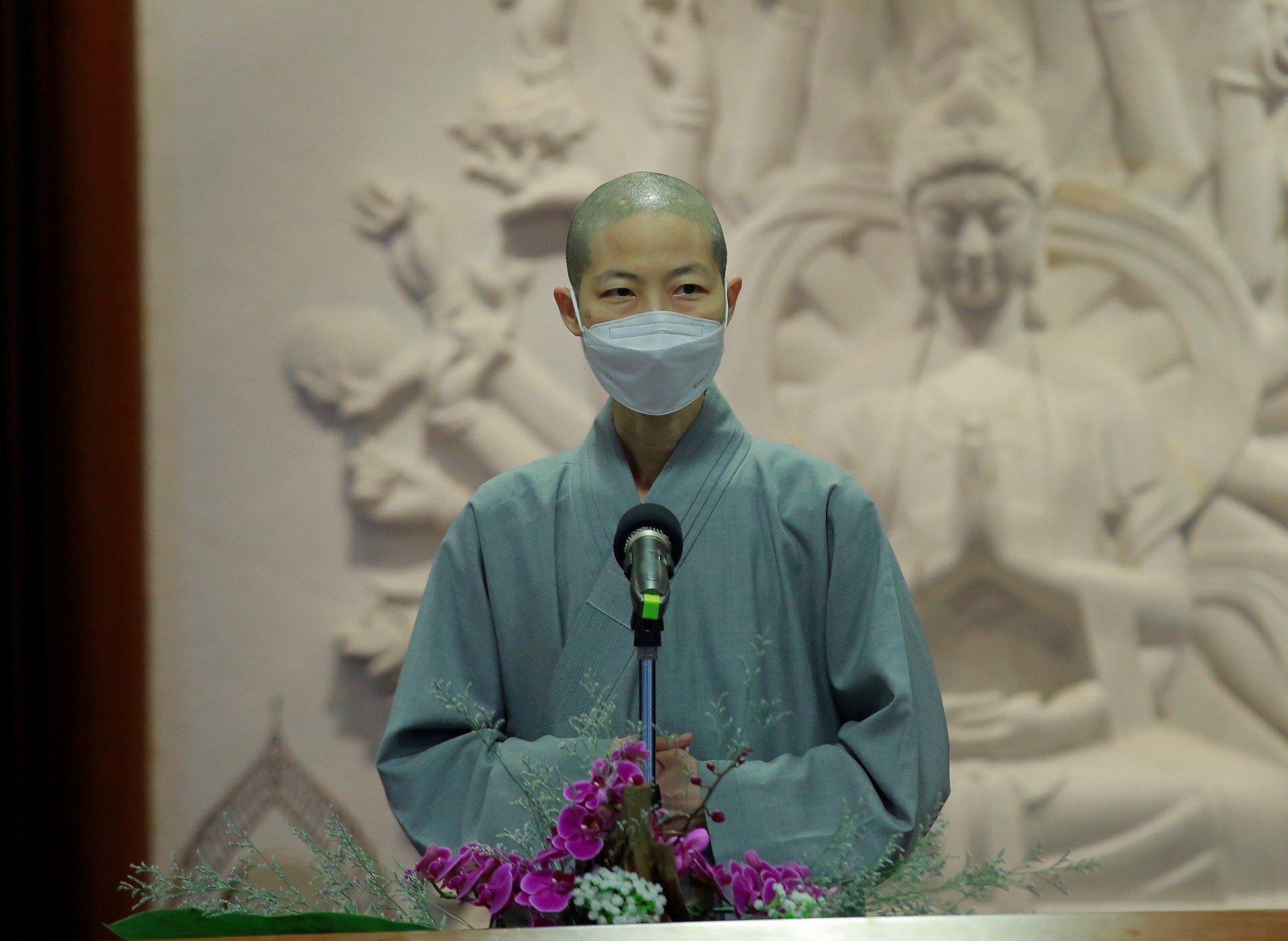 靜思精舍德劭法師提醒學生,以愛心、耐心、同理心去面對病患。
