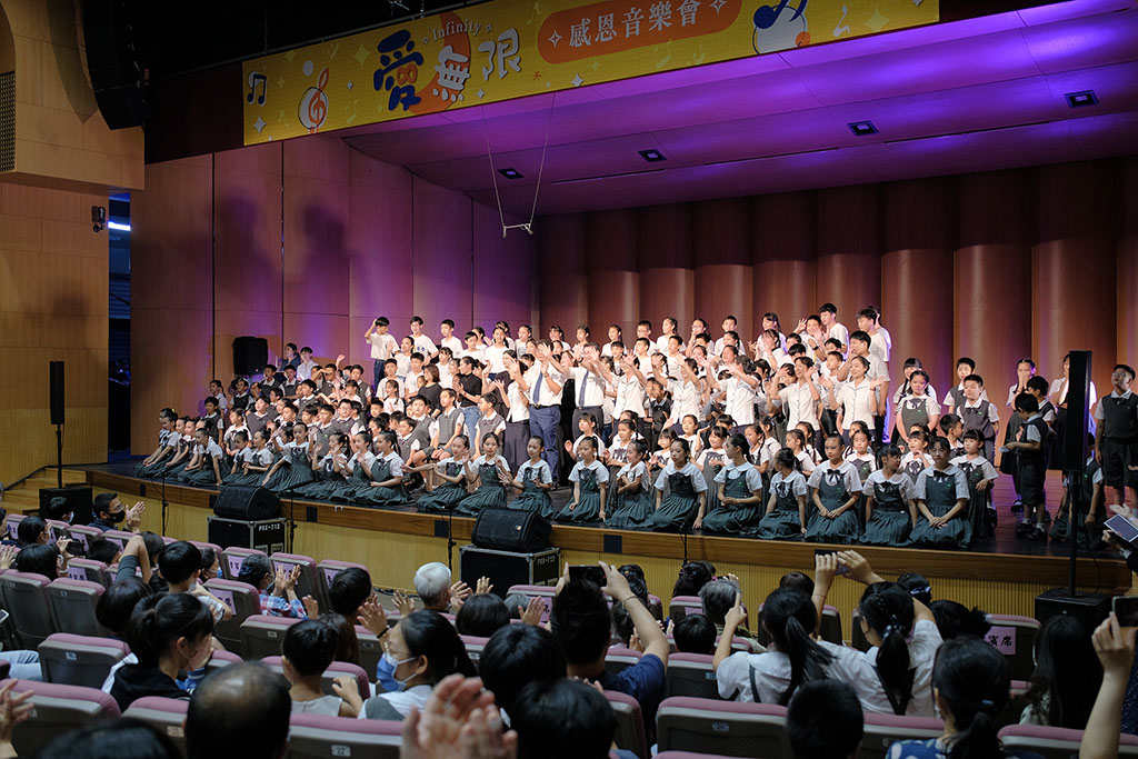 臺南慈中的孩子在幸福的學習環境中成長，對所有的指導老師、父母、慈濟師姑師伯、志工菩薩們的支持與協助，共同成就這場音樂會表達感恩。