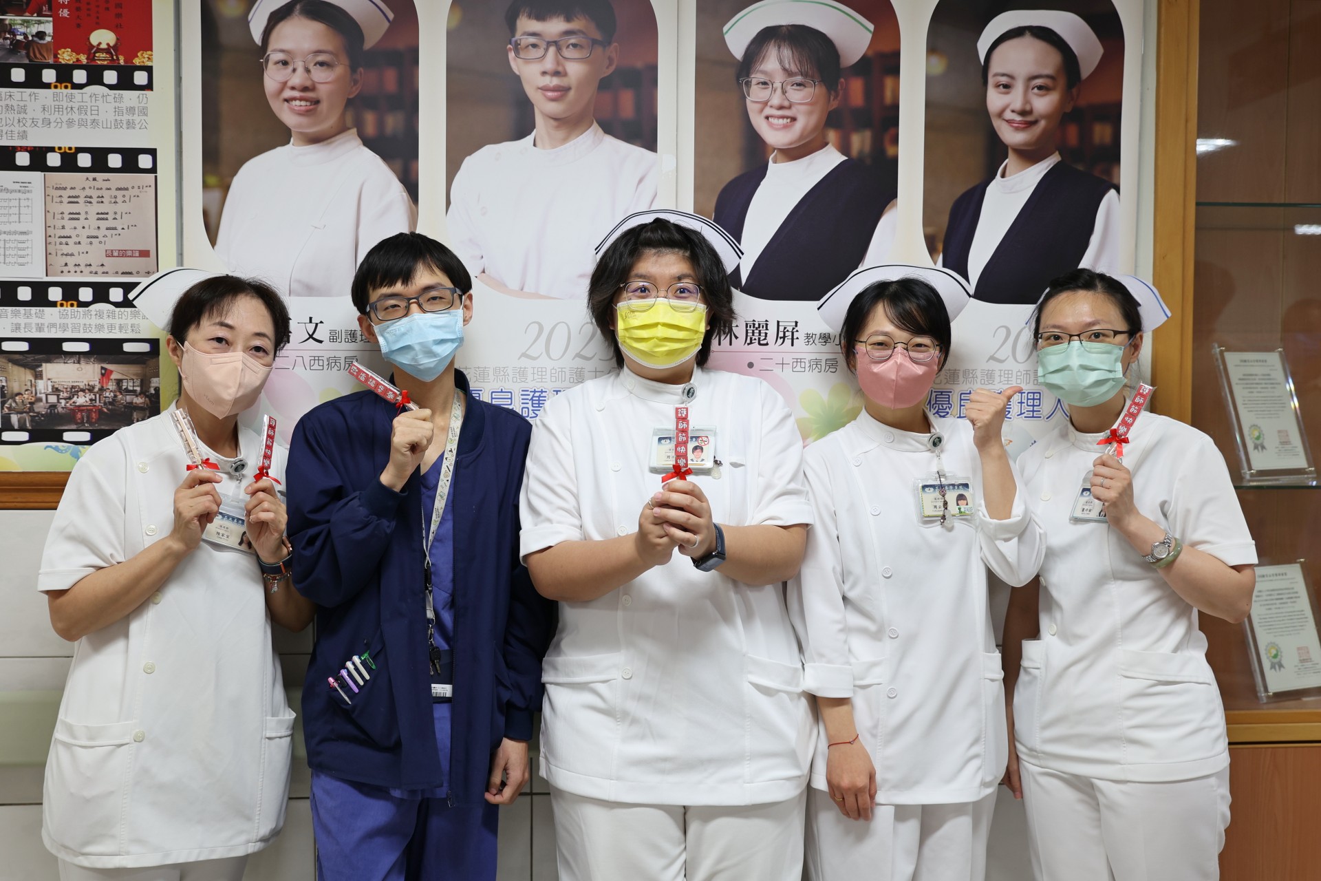參與國際護師節大會，護理師都可拿到鍾惠君主任親手致贈的限量「護理師快樂」牛奶糖。