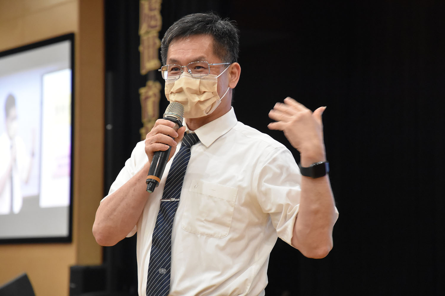 慈濟科技大學校長羅文瑞表示，提高零用金和學業成績門檻，希望能提升護理師考照率。