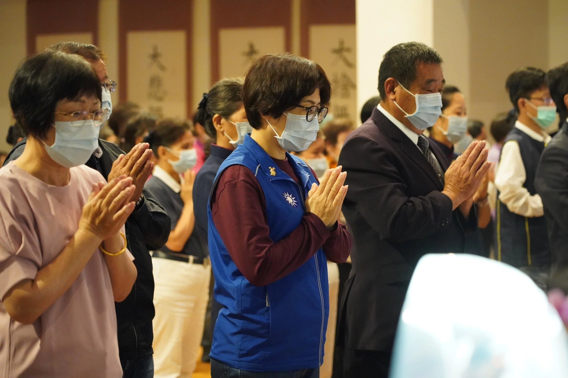 5月14日臺東靜思堂舉行「佛誕浴佛孝親感恩祈福會」，臺東縣縣長饒慶鈴帶領團隊出席浴佛典禮祈福。