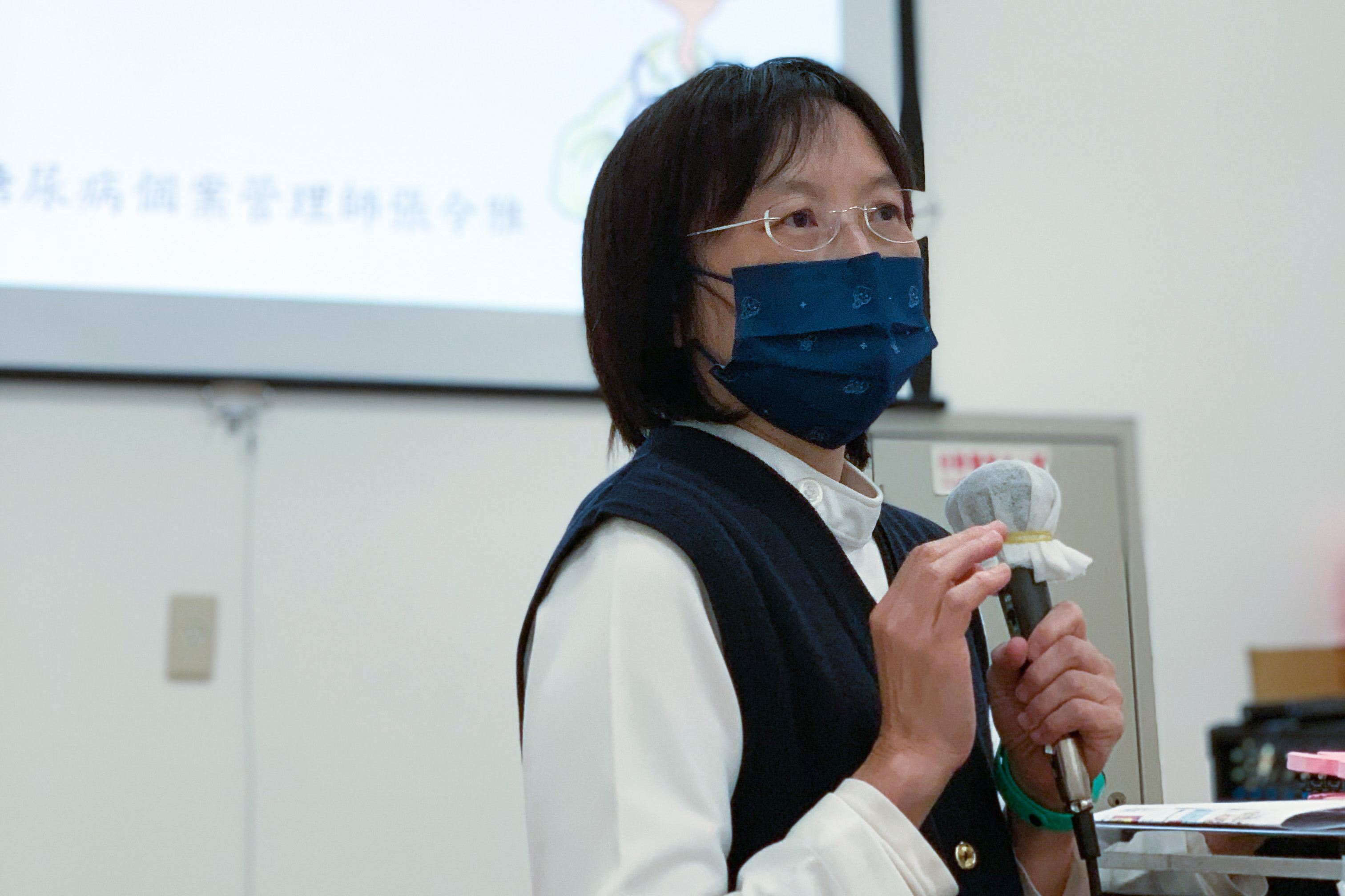 張令雅個管師表示，糖尿病的併發症是不可逆轉的，民眾若確認罹患糖尿病，需要監控血糖、注意飲食、適量運動來延緩預防併發症的發生。