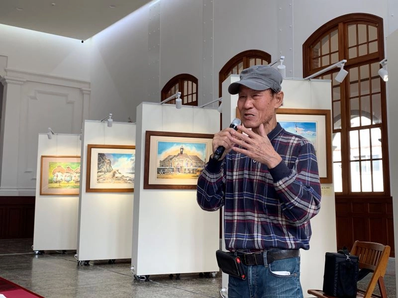 藝術家進行作品導覽解說創作經歷