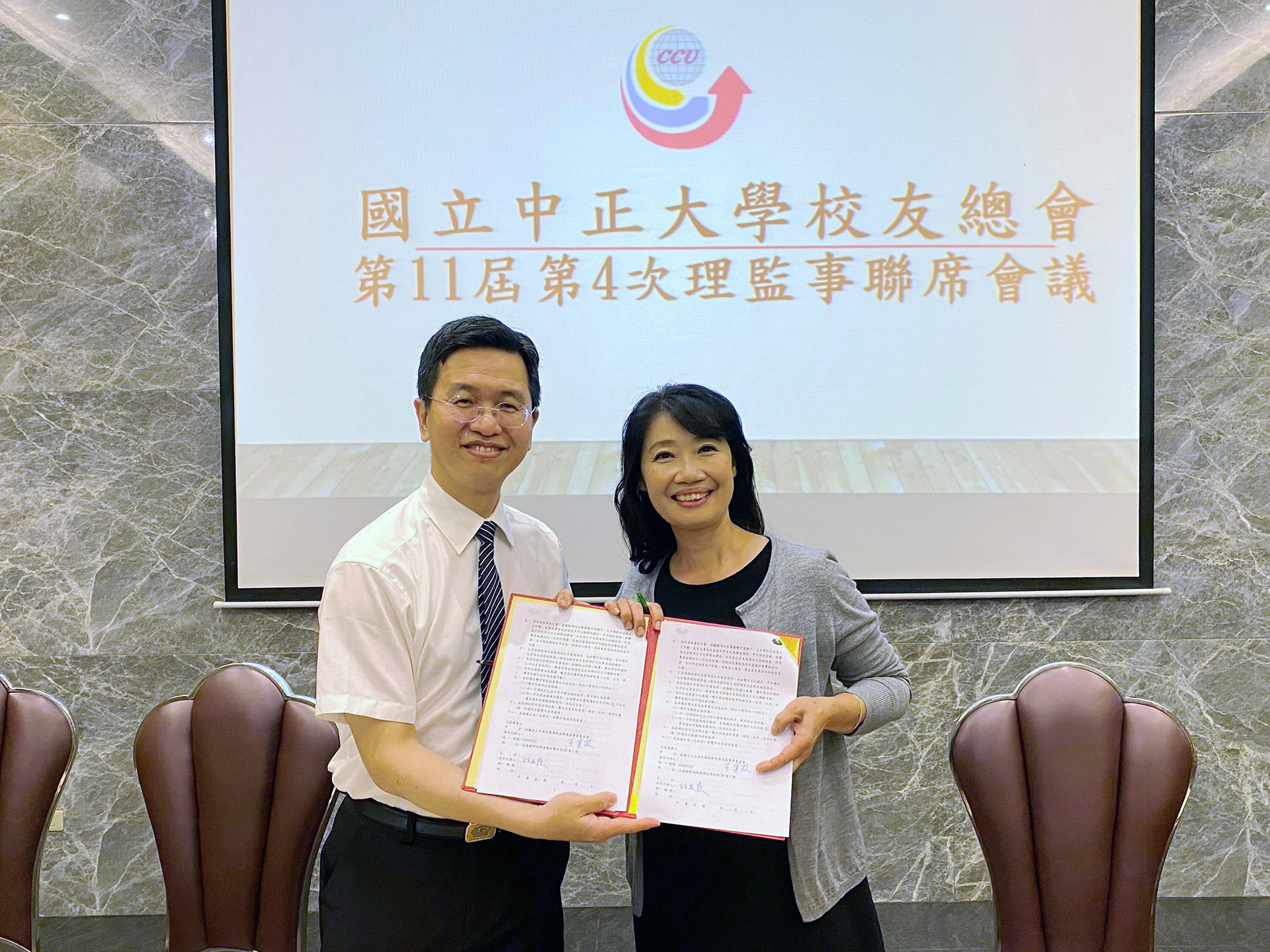 蘋果休閒育樂有限公司董事長林逸蘋持續擔任嘉義縣社會局家庭照顧者友善商家,協助嘉義縣推動家庭照顧者支持性服務,打造社區共好,期與慈濟攜手為學校、為台灣、為地球,及下一代創造美麗世界。