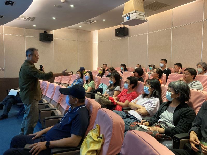 徐明松老師介紹臺灣戰後現代建築師作品。