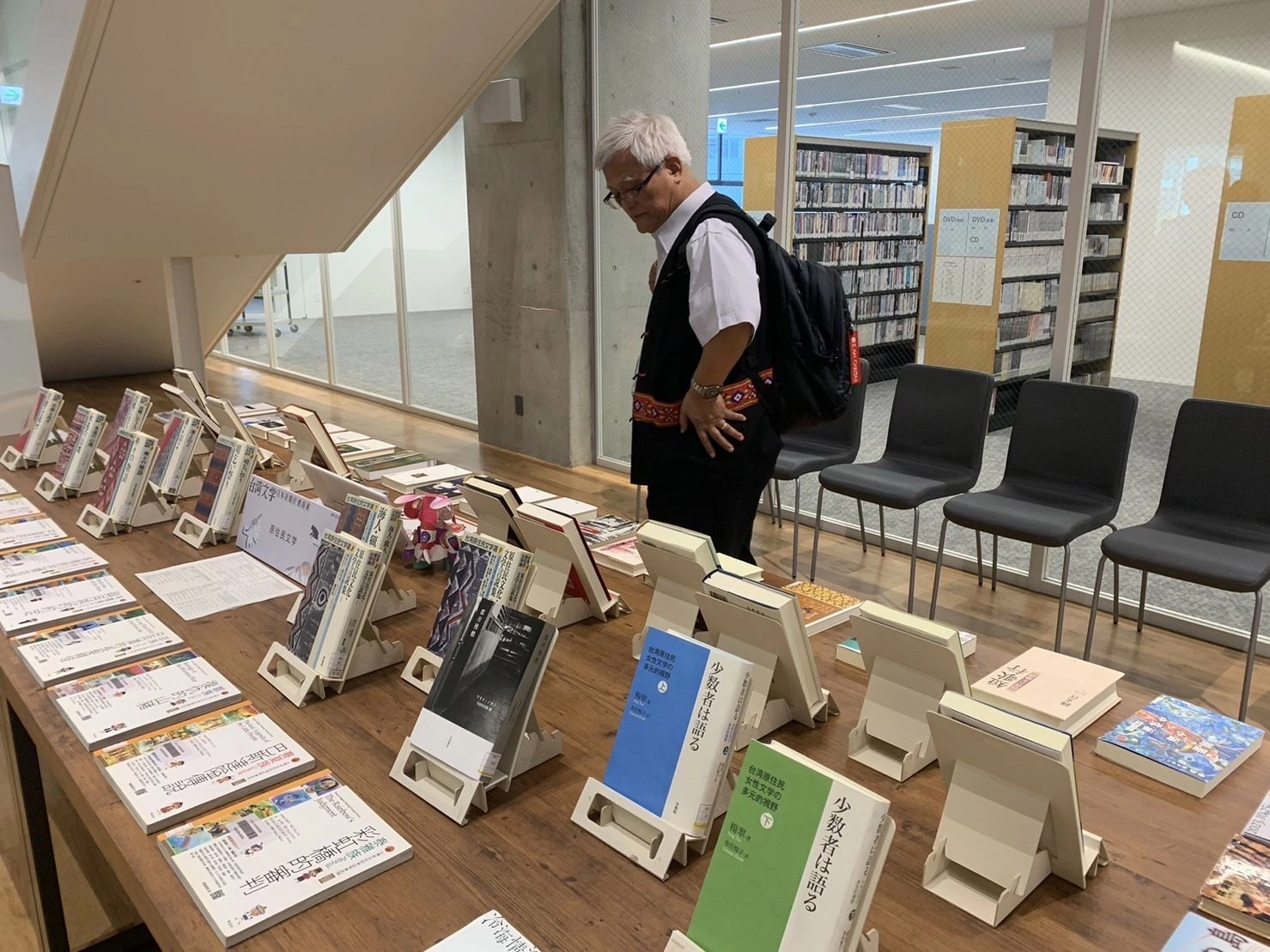 作家孫大川於「臺灣文學日譯書展」現場。