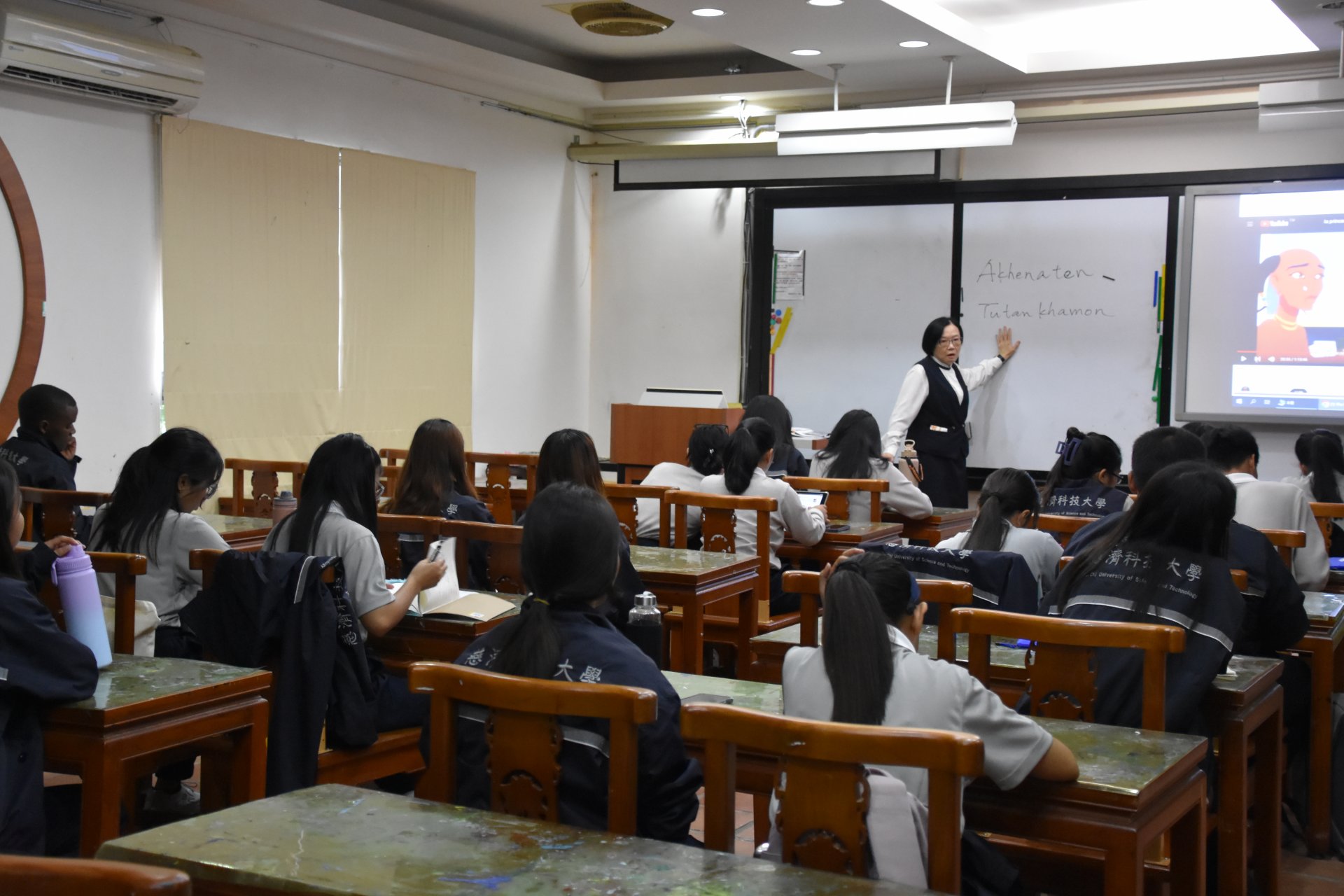 慈濟科技大學今年9月招收第一屆日間部四技護理外籍專班,分別來自菲律賓、印尼、泰國。