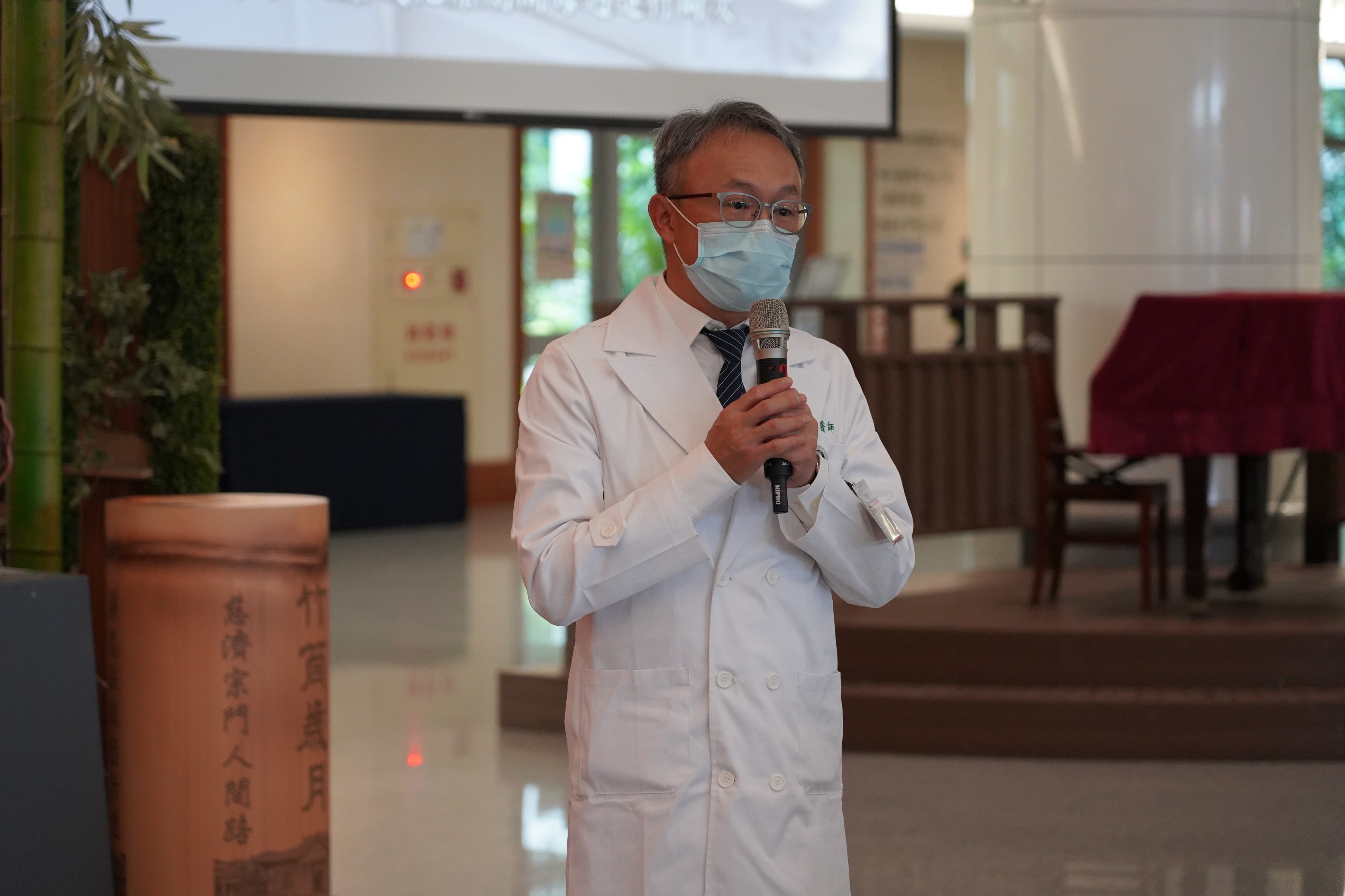 台中慈院泌尿科顧問醫師裘坤元表示，除了貢獻自己的醫療專業，更重要的使命是醫療的傳承。