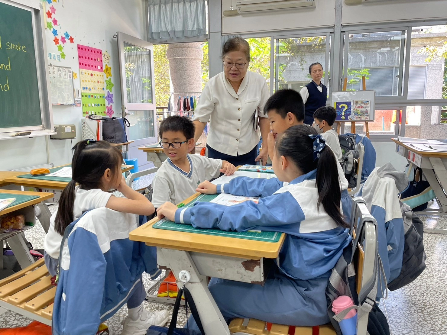 李玲惠校長參與觀課，肯定專家入校讓慈小雙語課程與教學持續提升。