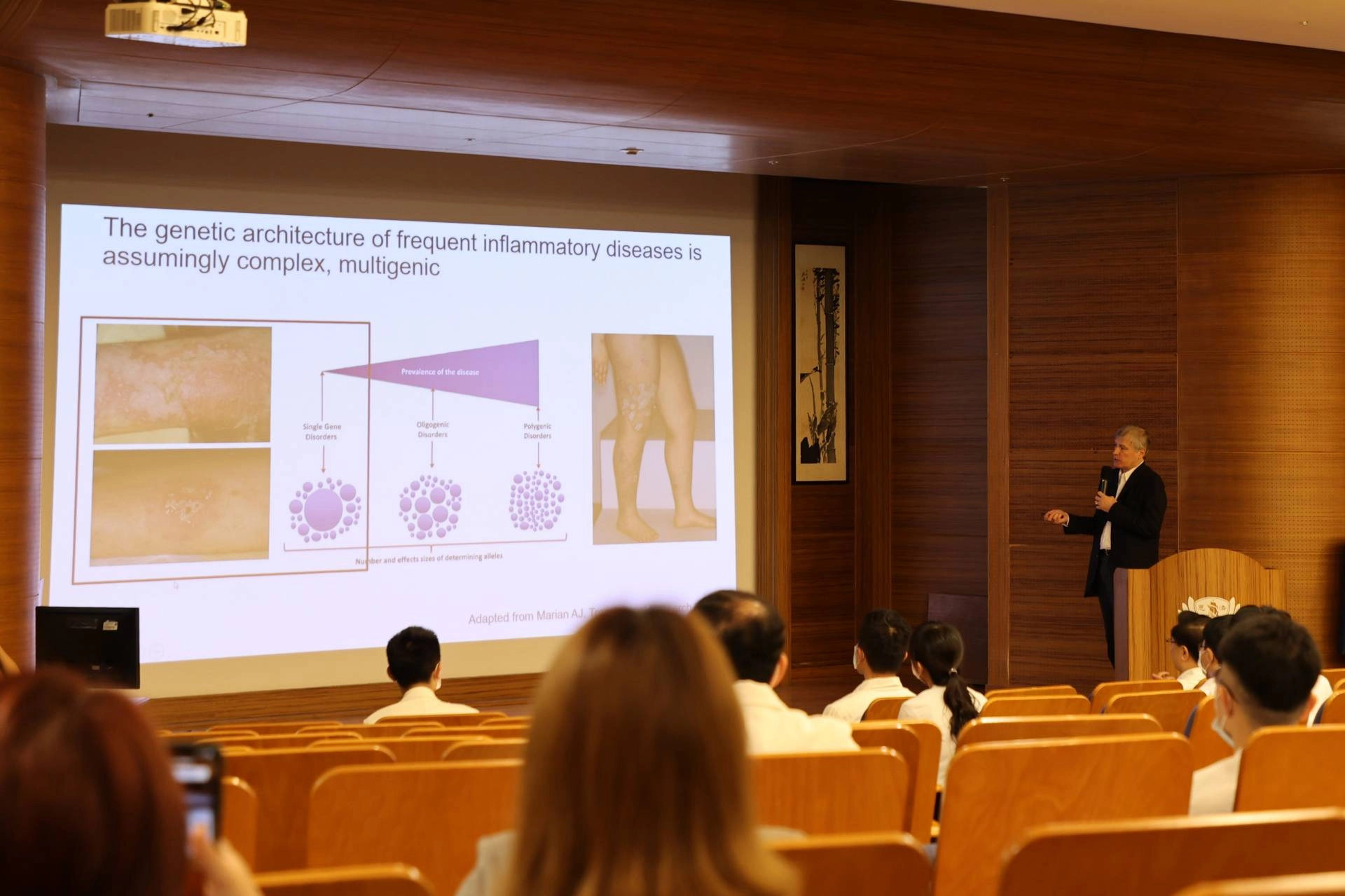 法國巴黎聖路易斯大學醫院皮膚科教授、國際乾癬醫學會理事長Hervé Bachelez，11月10日首次訪臺灣並於花蓮慈院分享他對乾癬精準治療的展望與最新研究。
