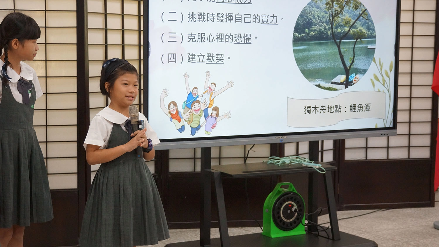 孩子分享獨木舟課程讓孩子學會勇敢及面對挑戰的勇氣，更學到同心協力、建立默契的重。