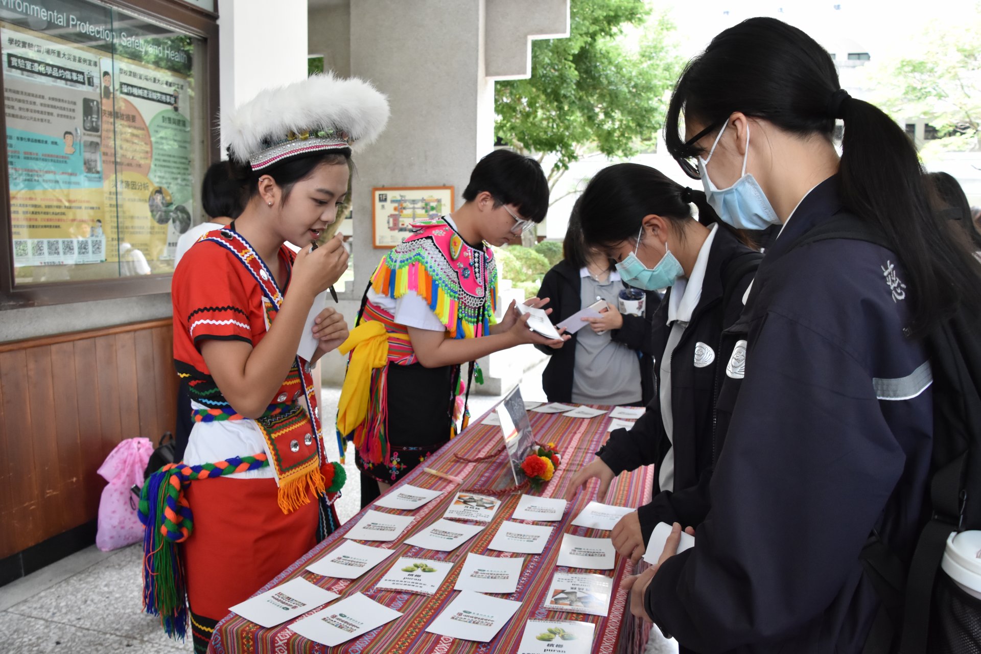 卑南族文化展覽暨闖關活動,從卑南族節慶慶典等,讓學生一睹卑南族文化的特色。