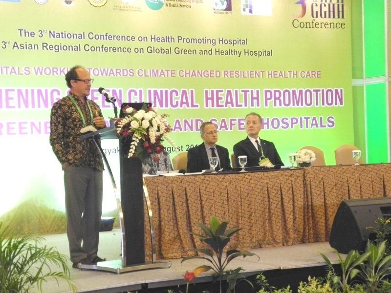 2016年於印尼舉辦「第三屆全球綠色健康醫院亞洲區論壇」，邀請林俊龍執行長分享經驗。