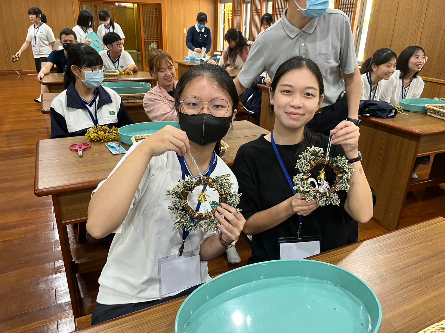 花道課程體驗,象徵堅韌、生命力以及祝福的「槲寄生」。