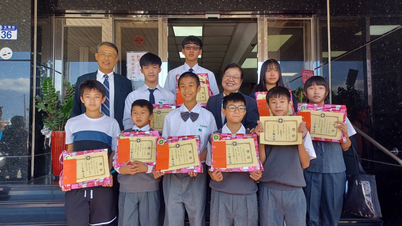 更生盃數學競賽慈中榮獲九面金牌