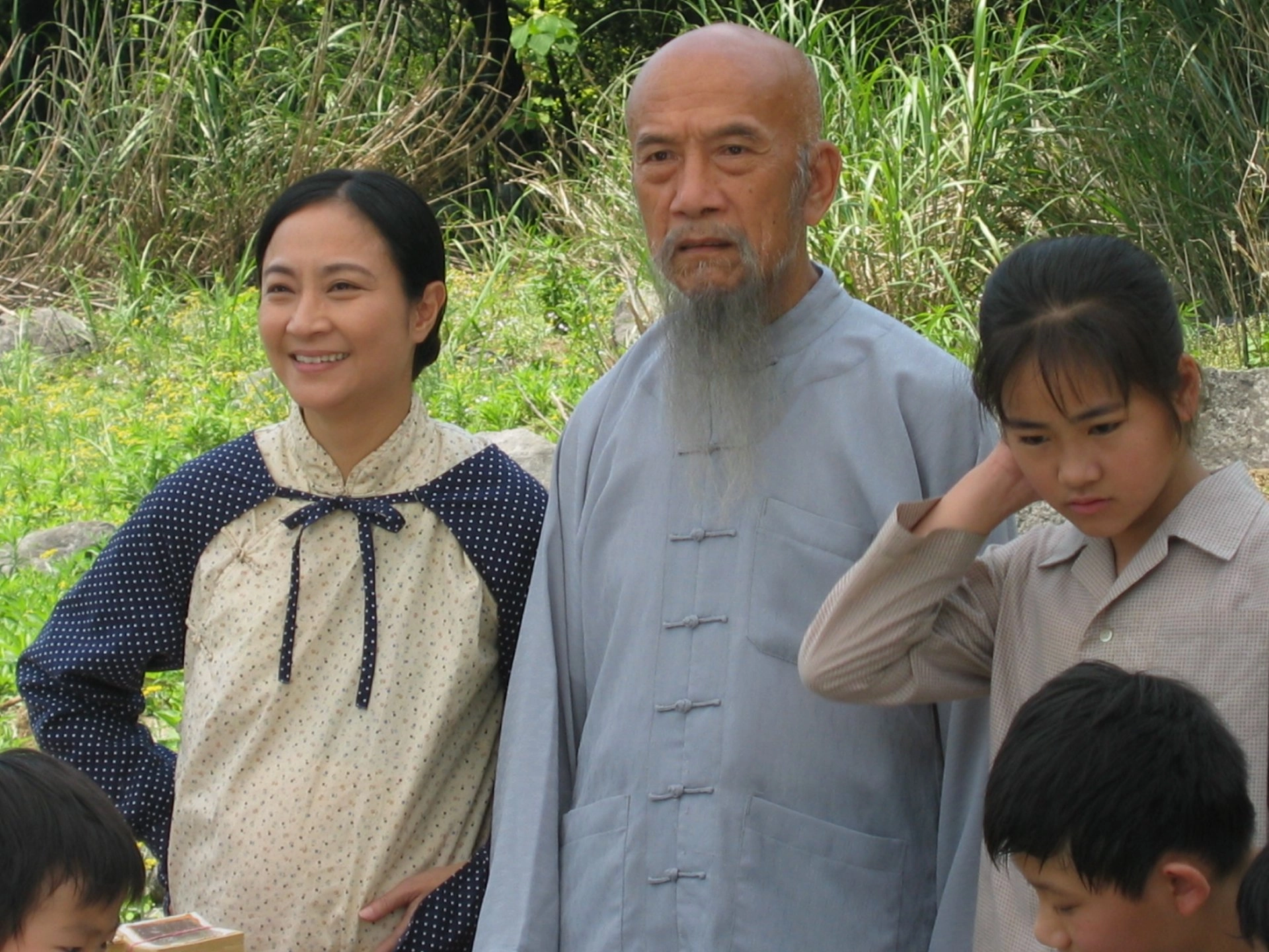 《草山春暉》楊麗音(左)從年輕演到九十歲，洪流(右)飾演高家阿公，擔任里山在陽明山開_