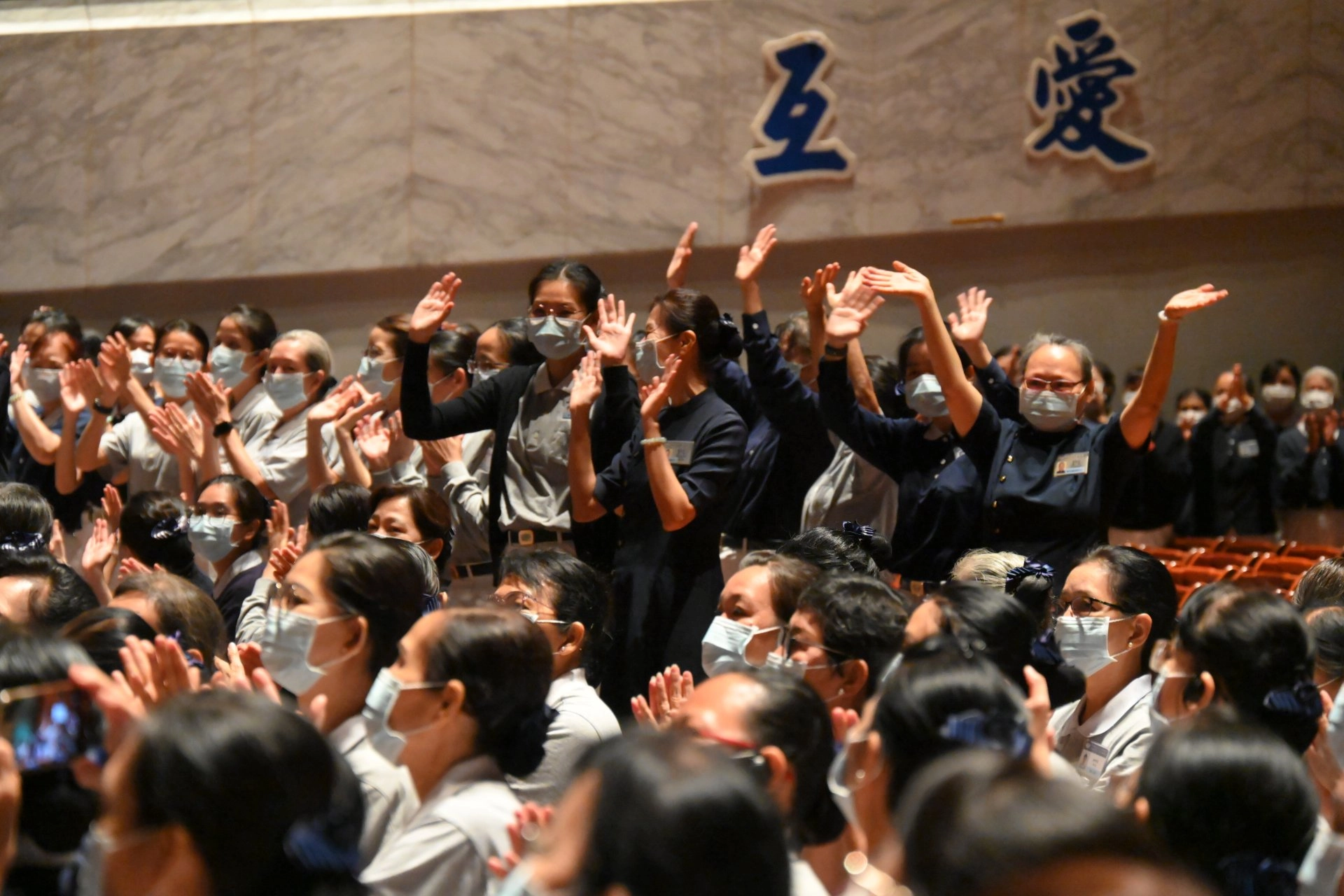2023年海外培訓委員慈誠精神研習會11月30日下午在花蓮靜思堂展開，開營典禮全體相見歡。