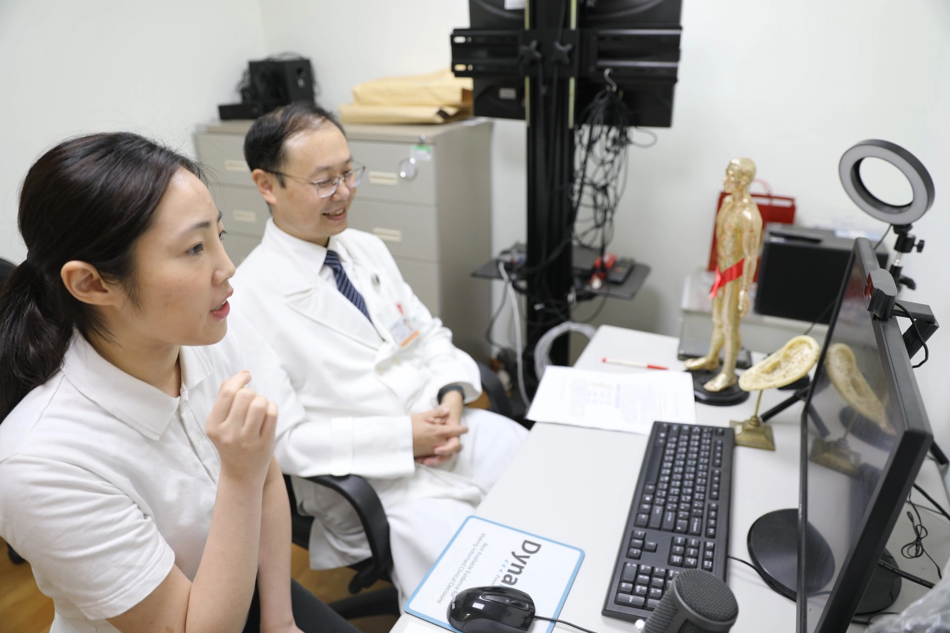 中醫內科主任林經偉以直播分享中醫減重，讓同仁了解中醫減重調理相關注意事項，並鼓勵體重控制困難的同仁，可透過中醫門診介入。