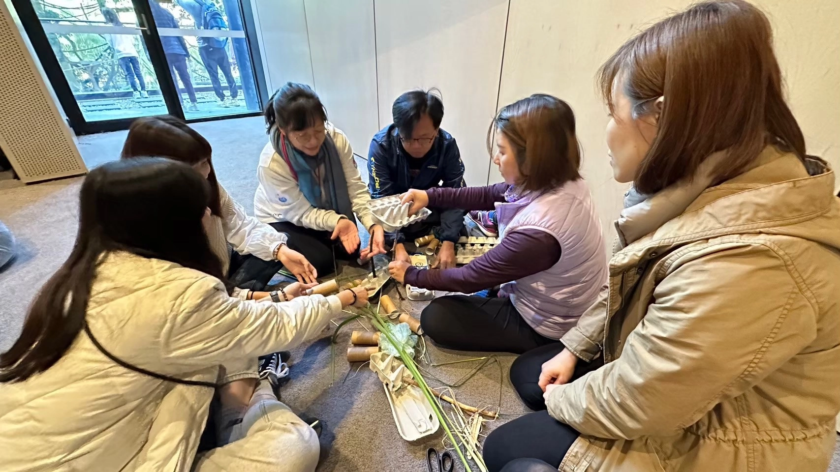 參訪動物園任務STEM教師就地取材運用廢棄物製作動物食物箱(澳洲麥覺理大學)