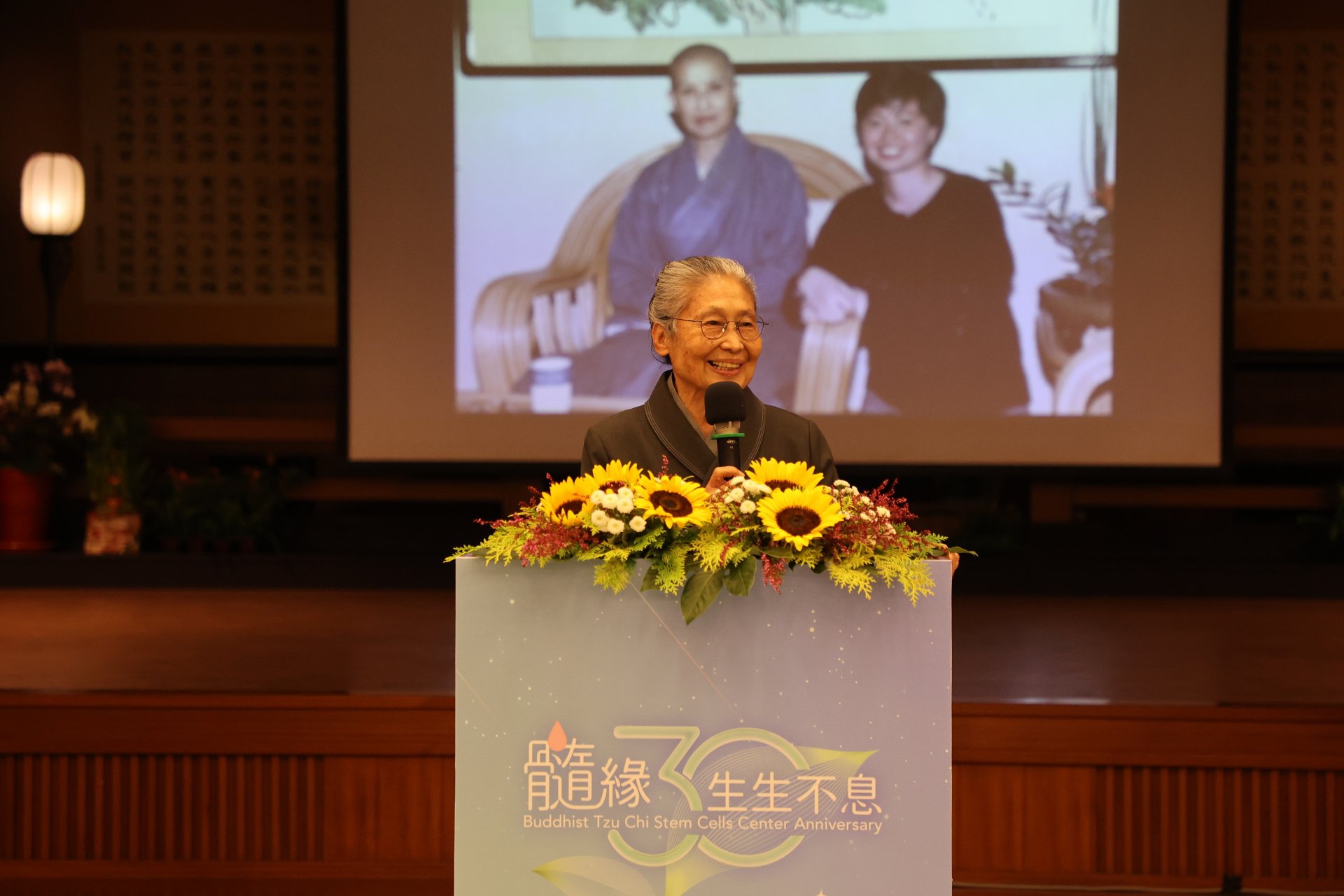 慈濟基金會副總執行長林碧玉，細說證嚴上人為成立骨髓資料庫，行走全臺灣，號召慈濟志工的點點滴滴。