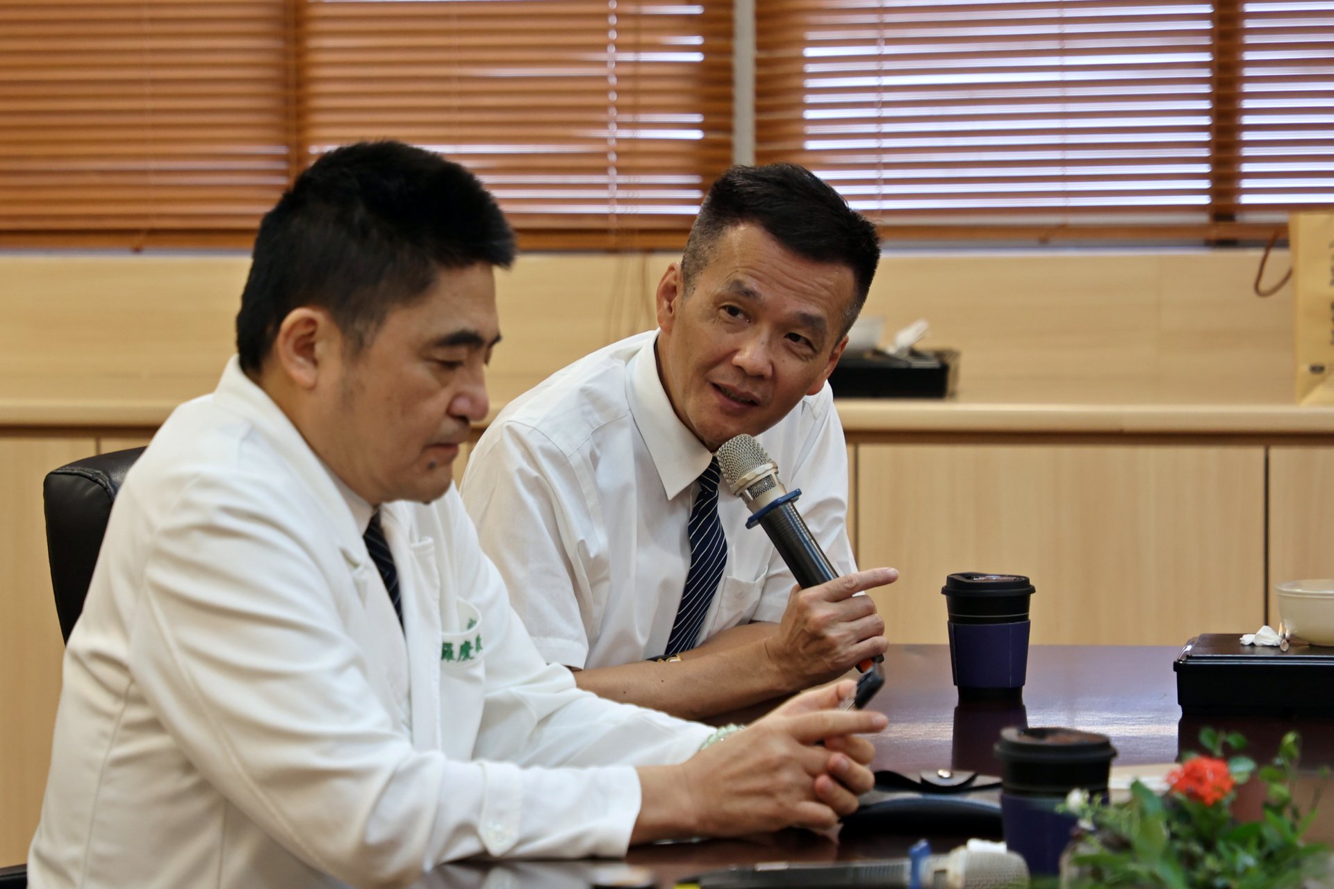 在運用醫院總額風險調整移撥款提升花東偏鄉醫療水平，有多年經驗的陳星助副院長也在會中建議可合作方向。